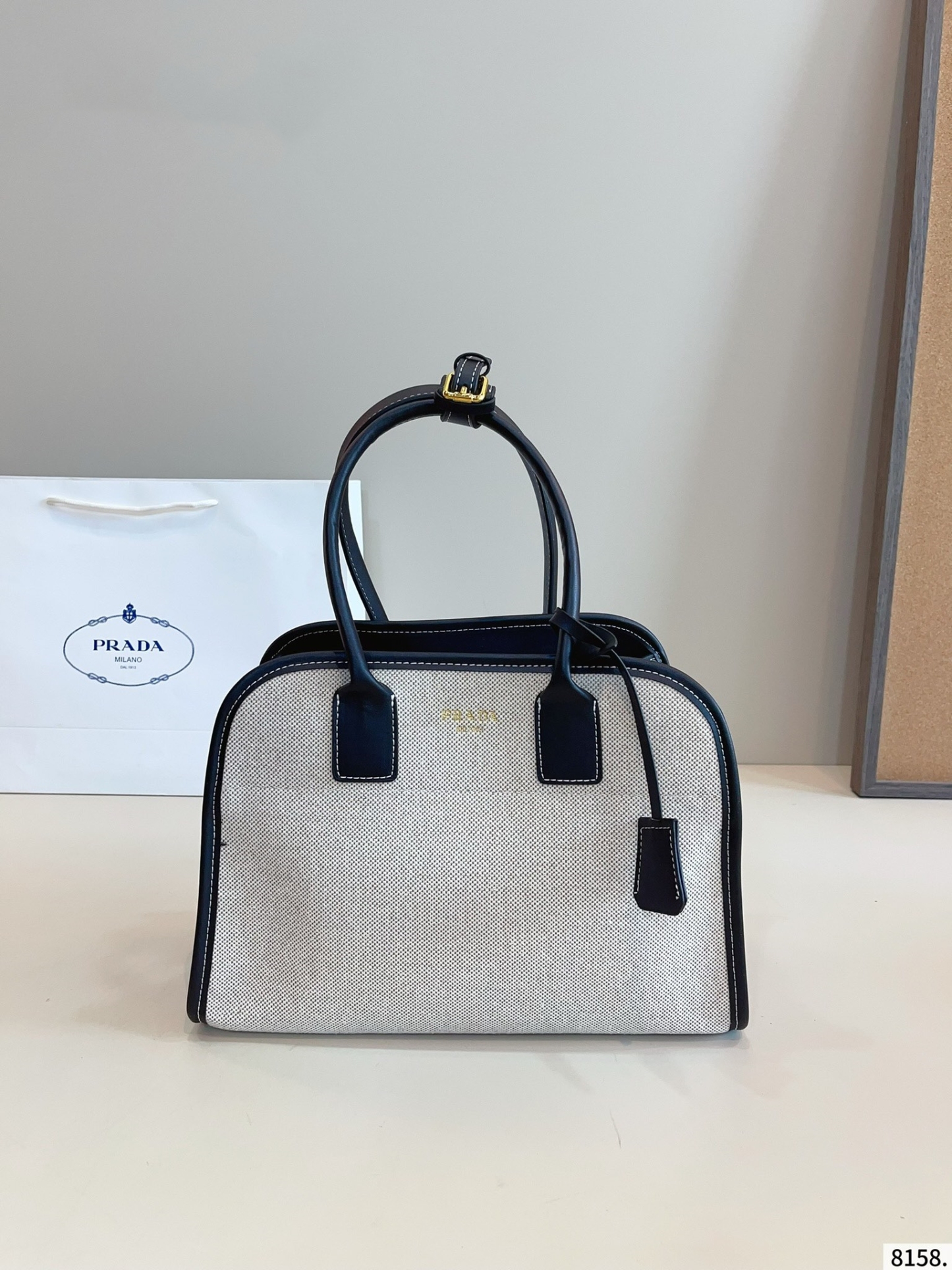 【PRADA旗艦店】プラダ ★大人気ズックハンドバッグ