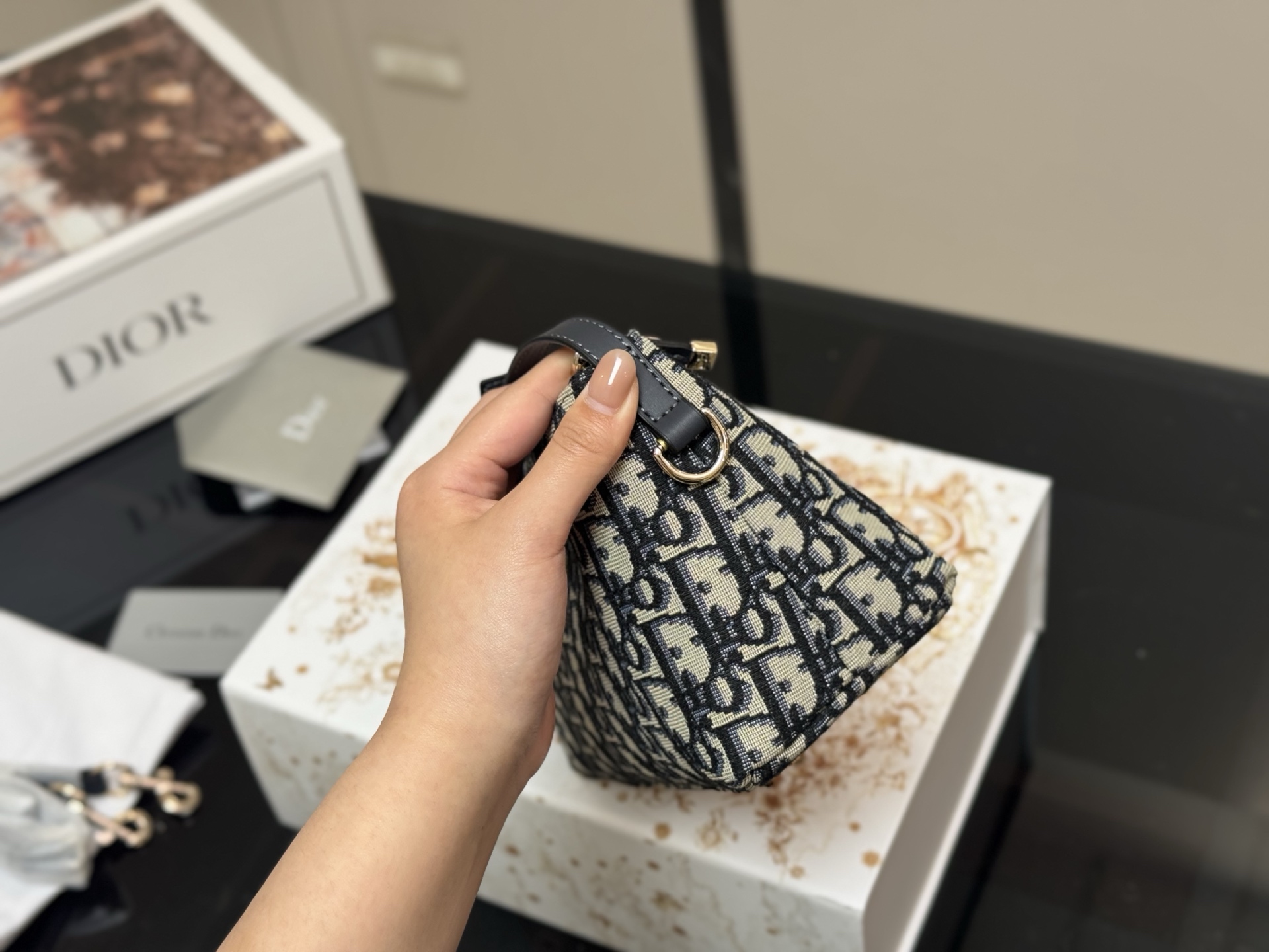 【DIOR公式旗艦店】ディオール Nomad クロスボディバッグ