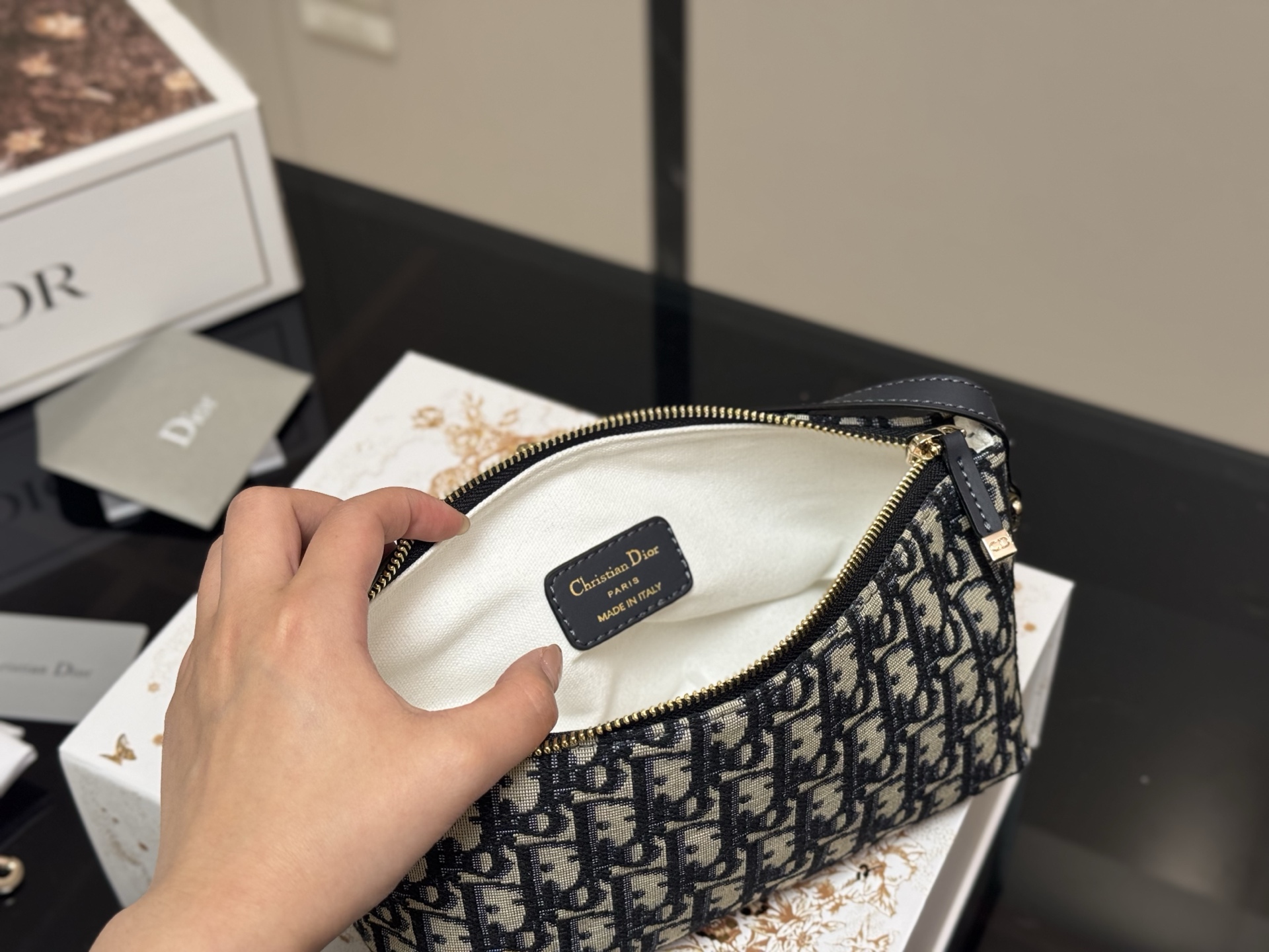 【DIOR公式旗艦店】ディオール Nomad クロスボディバッグ