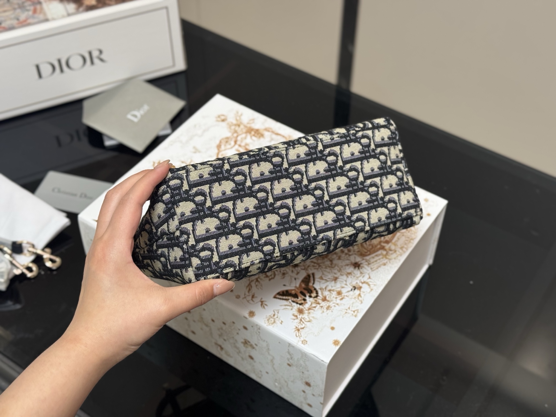 【DIOR公式旗艦店】ディオール Nomad クロスボディバッグ