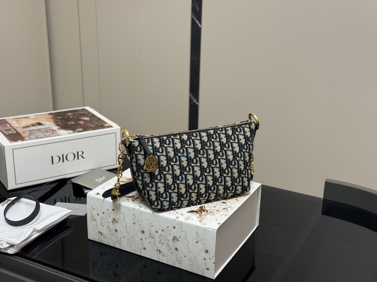 【DIOR公式旗艦店】ディオール Nomad クロスボディバッグ