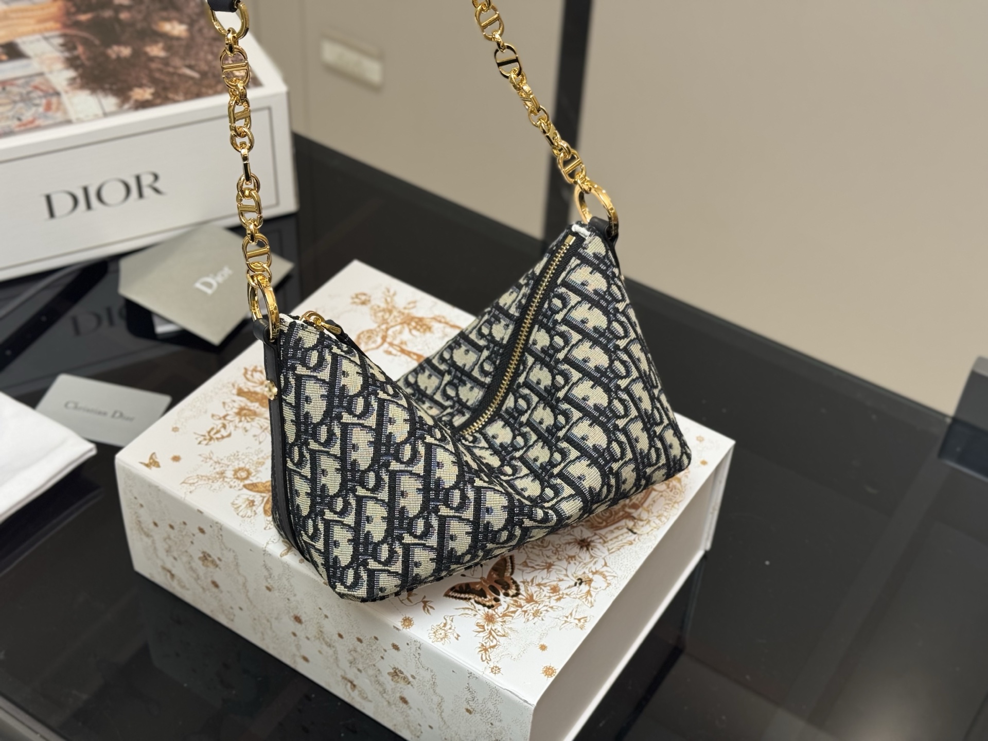 【DIOR公式旗艦店】ディオール Nomad クロスボディバッグ