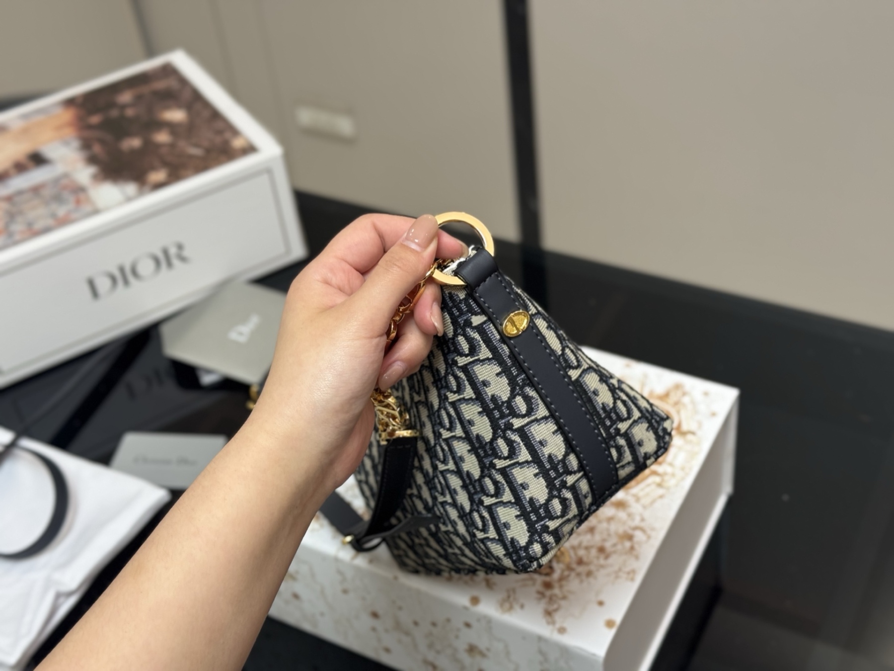 【DIOR公式旗艦店】ディオール Nomad クロスボディバッグ