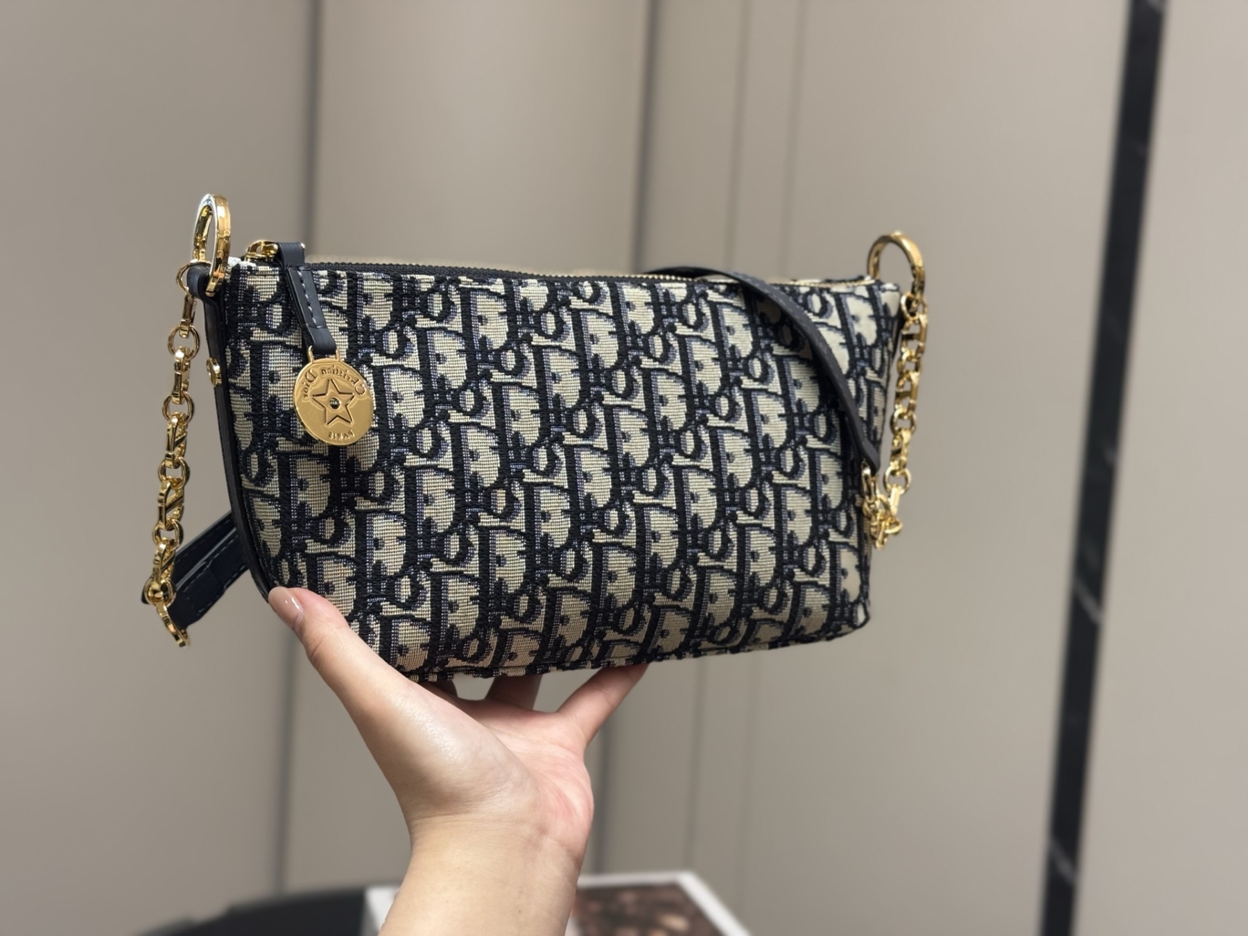 【DIOR公式旗艦店】ディオール Nomad クロスボディバッグ