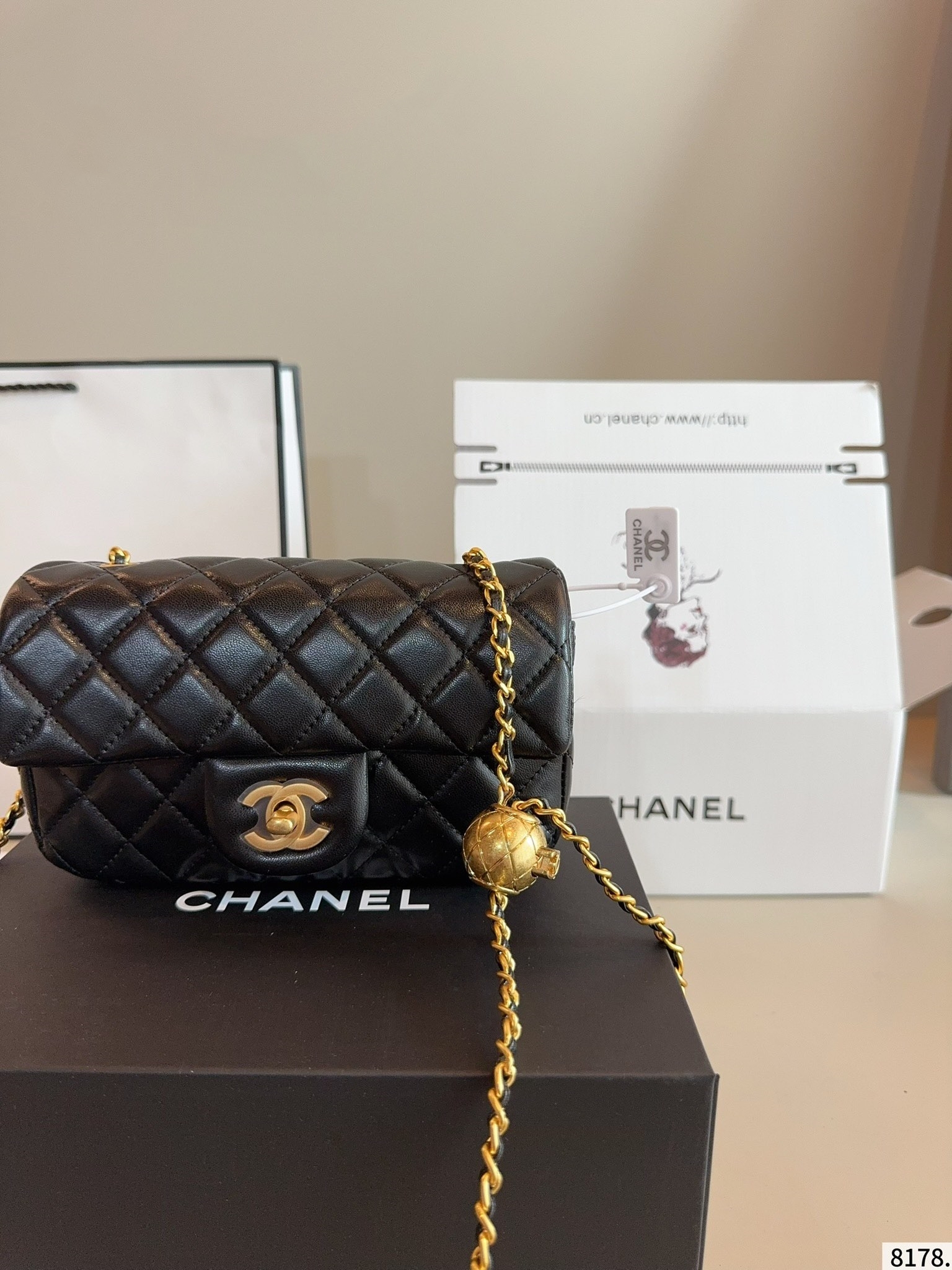 【CHANEL旗艦店】シャネル MINI CF ショルダーバッグ 金のボール
