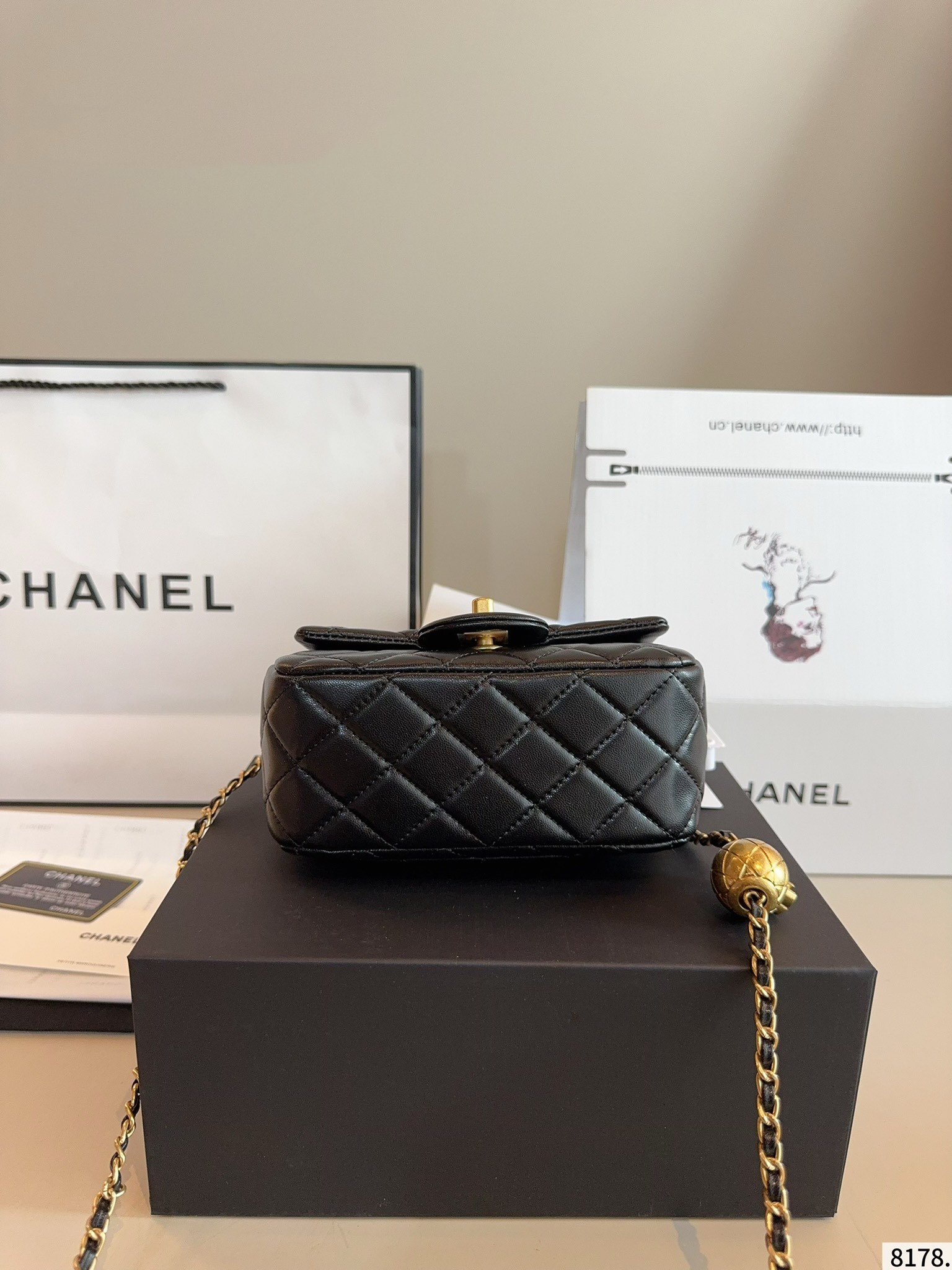 【CHANEL旗艦店】シャネル MINI CF ショルダーバッグ 金のボール