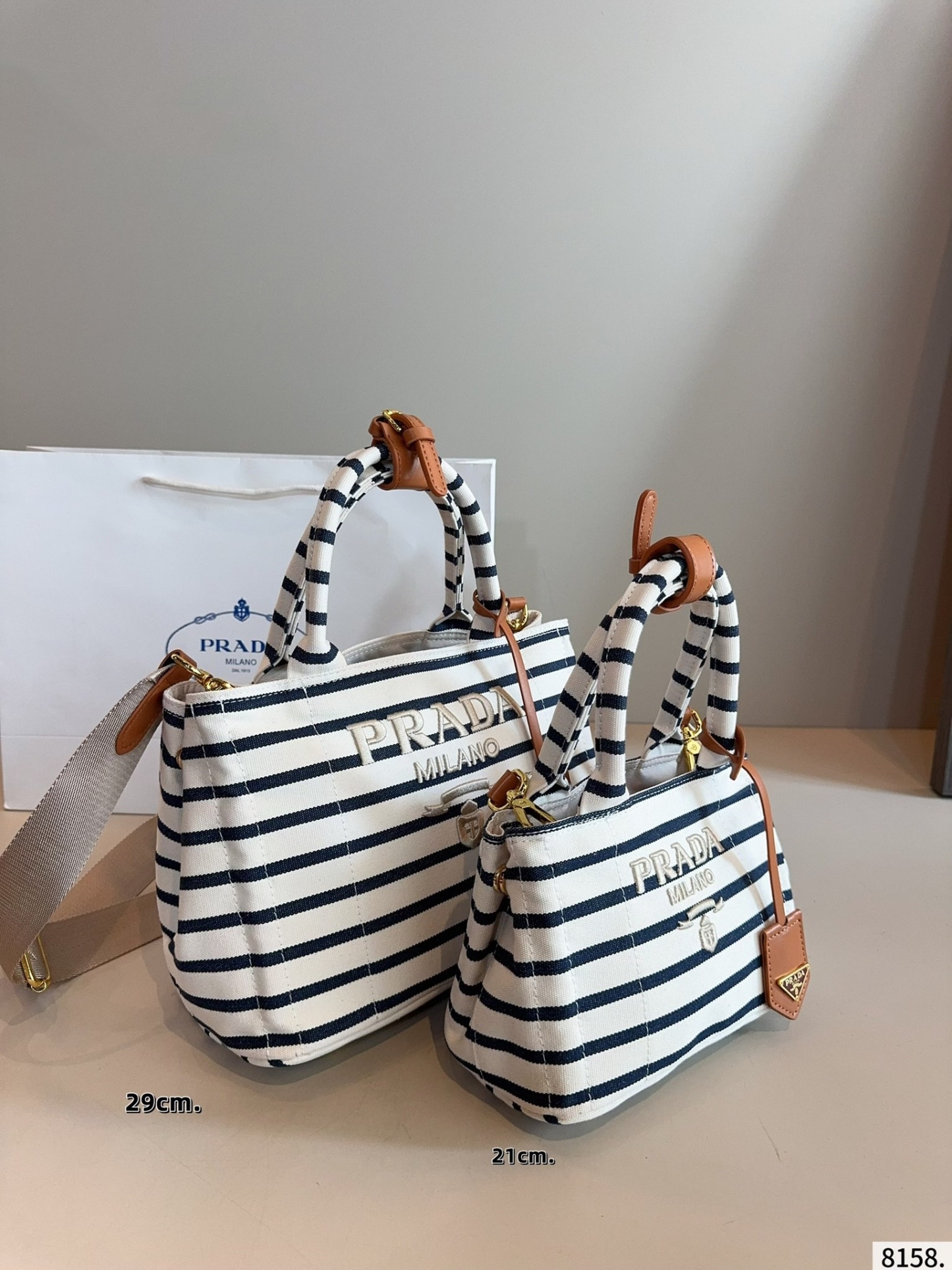 【PRADA公式旗艦店】プラダ ★大人気 ズックのハンドバッグ