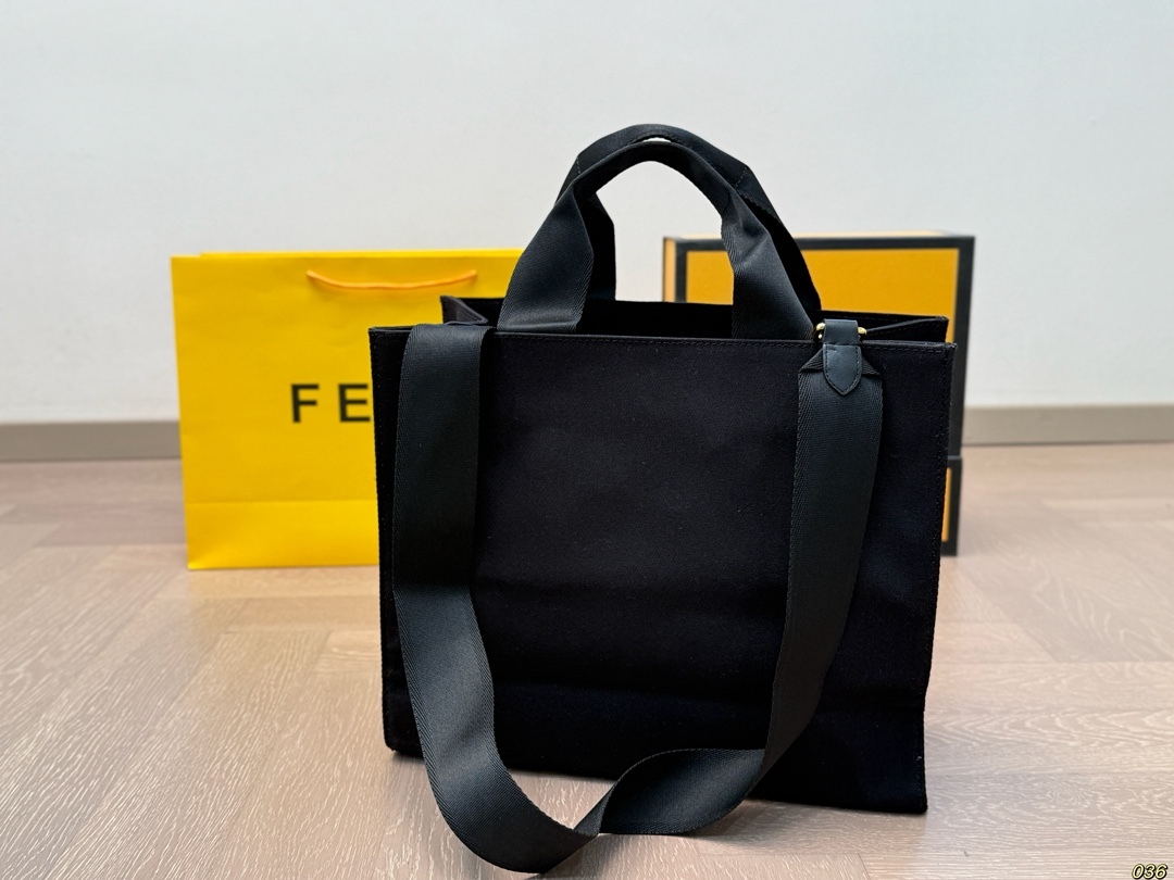 【FENDI x VERSACE旗艦店】FENDACE 連名のトートバッグ