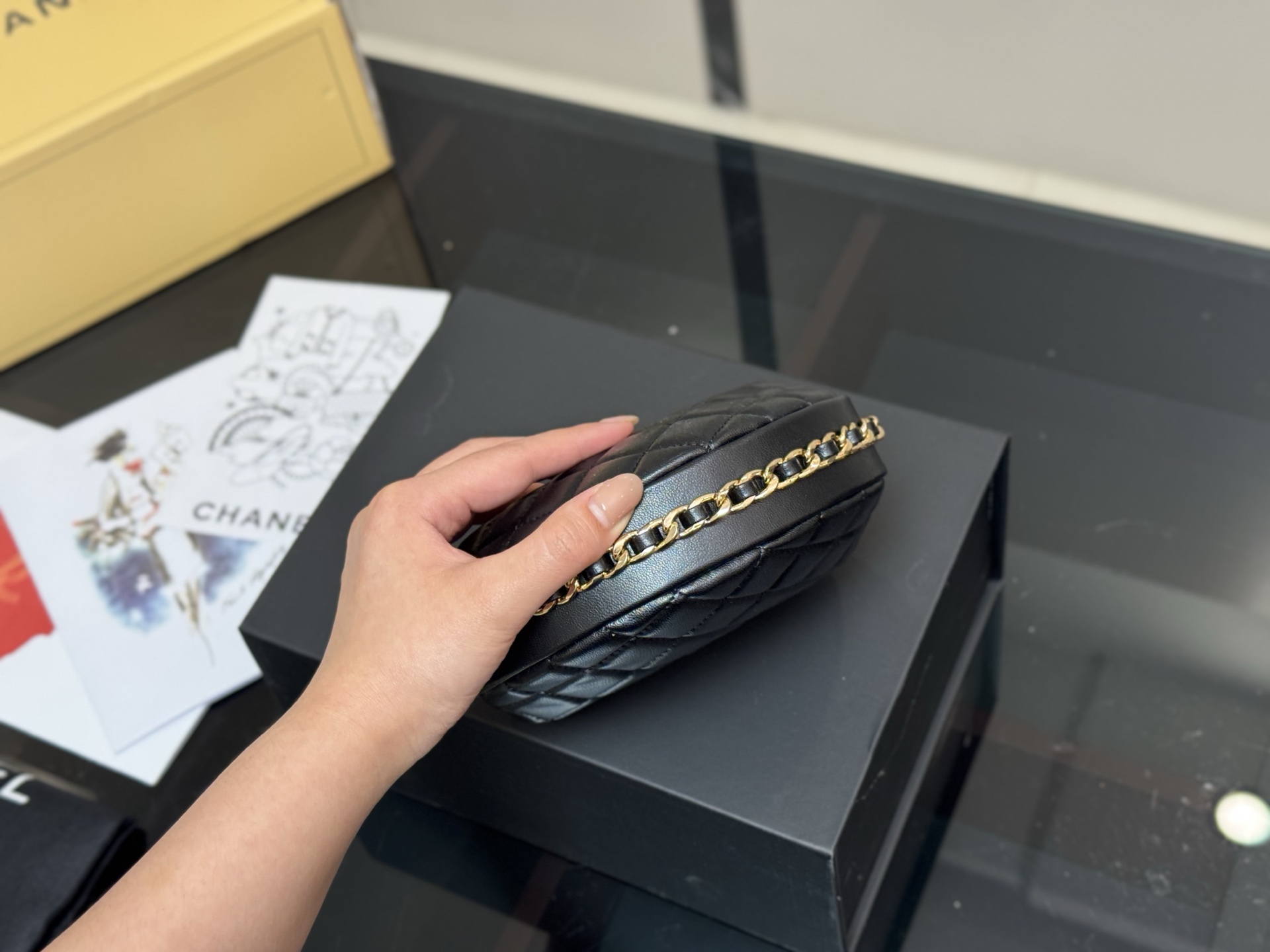 【CHANEL公式旗艦店】シャネル 23C pouch ハンドバッグ