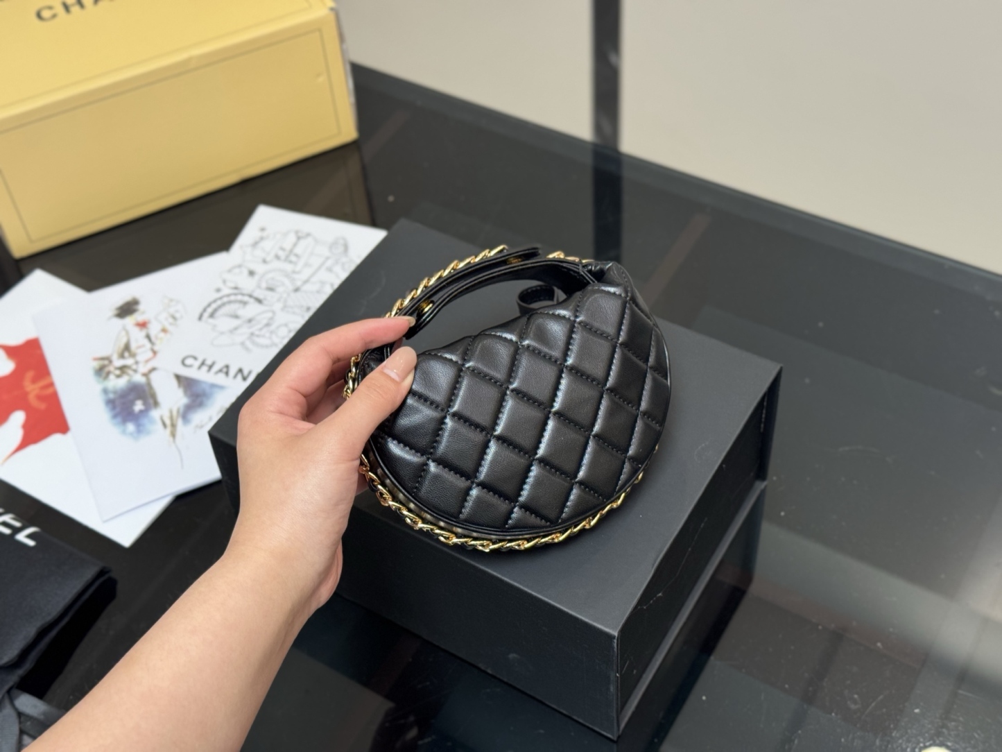 【CHANEL公式旗艦店】シャネル 23C pouch ハンドバッグ