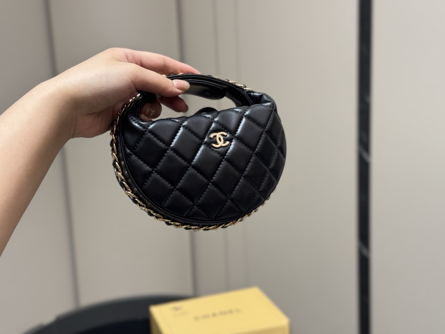 【CHANEL公式旗艦店】シャネル 23C pouch ハンドバッグ