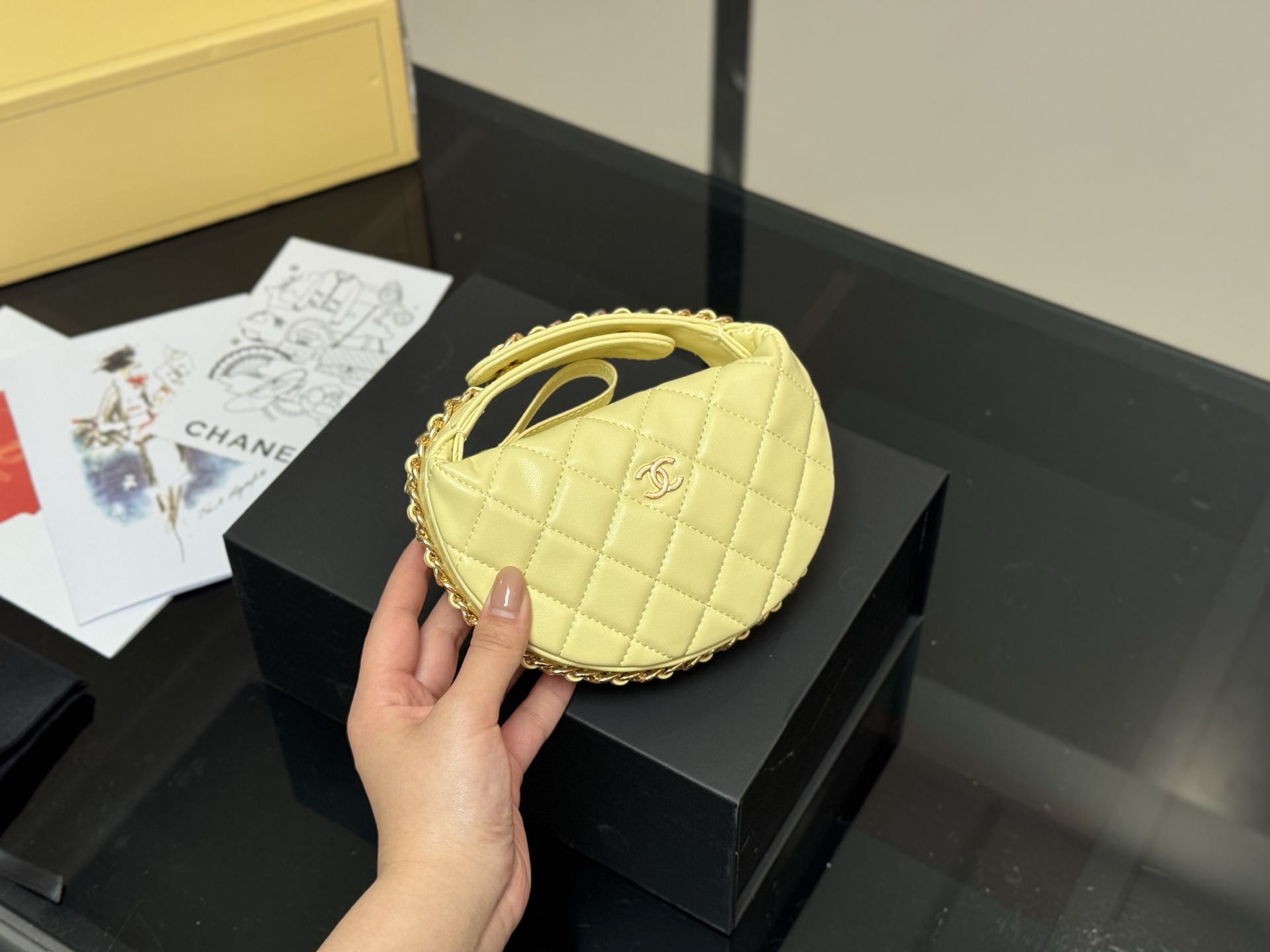 【CHANEL公式旗艦店】シャネル 23C pouch ハンドバッグ
