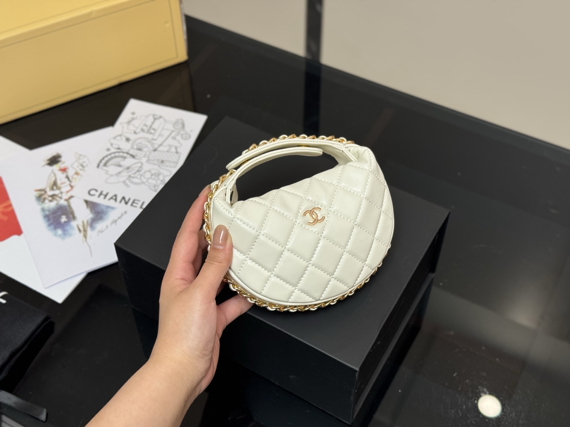 【CHANEL公式旗艦店】シャネル 23C pouch ハンドバッグ