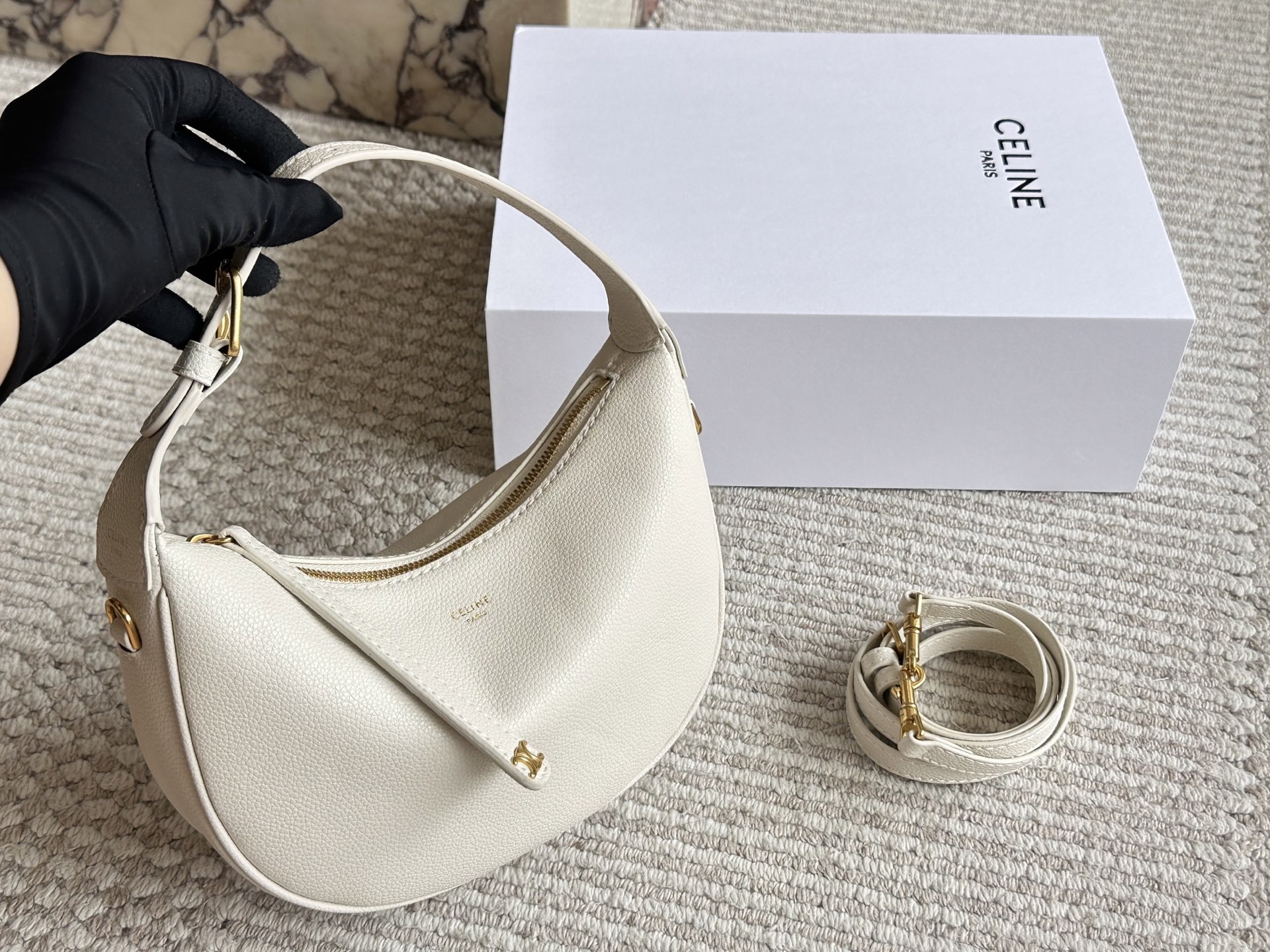 【CELINE公式旗艦店】セリーヌ 新作わきバッグ 3色