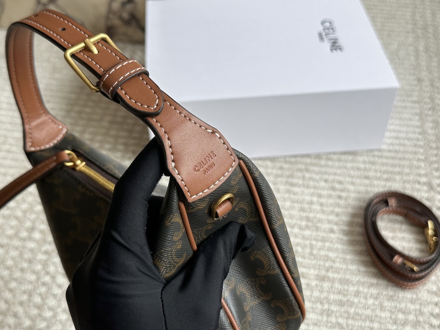 【CELINE公式旗艦店】セリーヌ 新作わきバッグ 3色