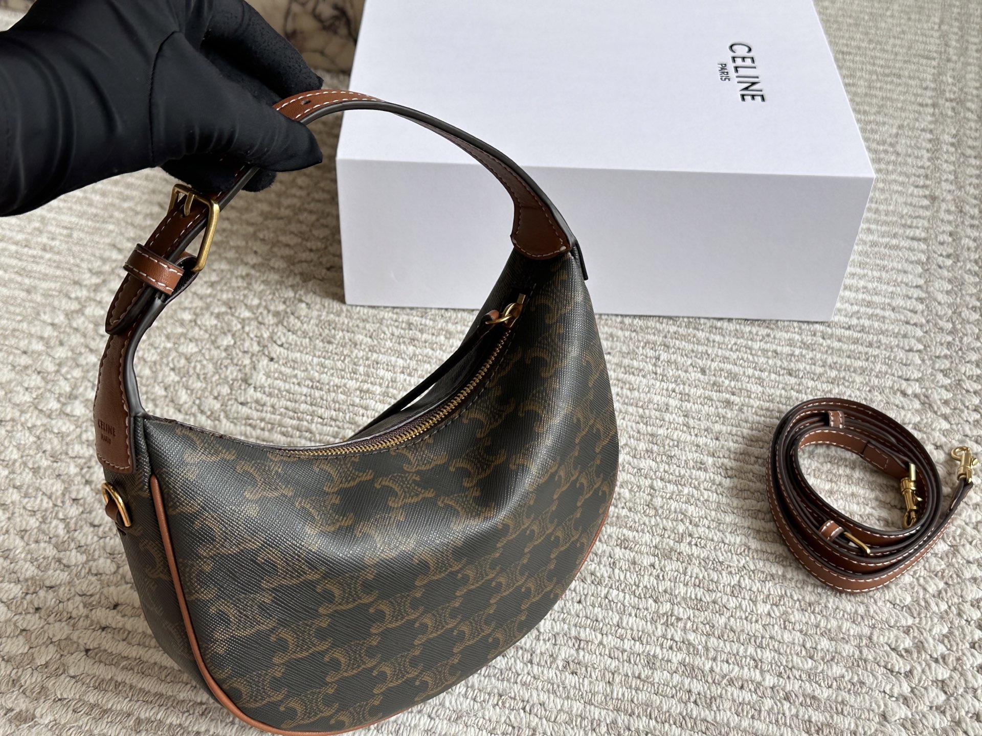 【CELINE公式旗艦店】セリーヌ 新作わきバッグ 3色