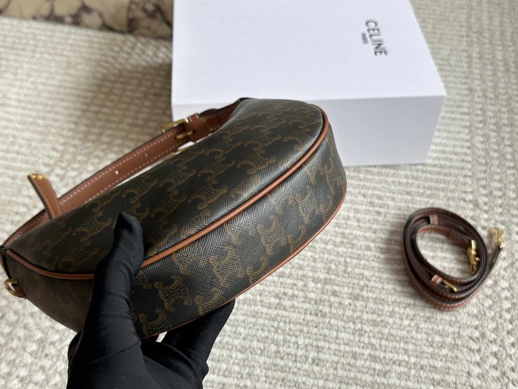 【CELINE公式旗艦店】セリーヌ 新作わきバッグ 3色