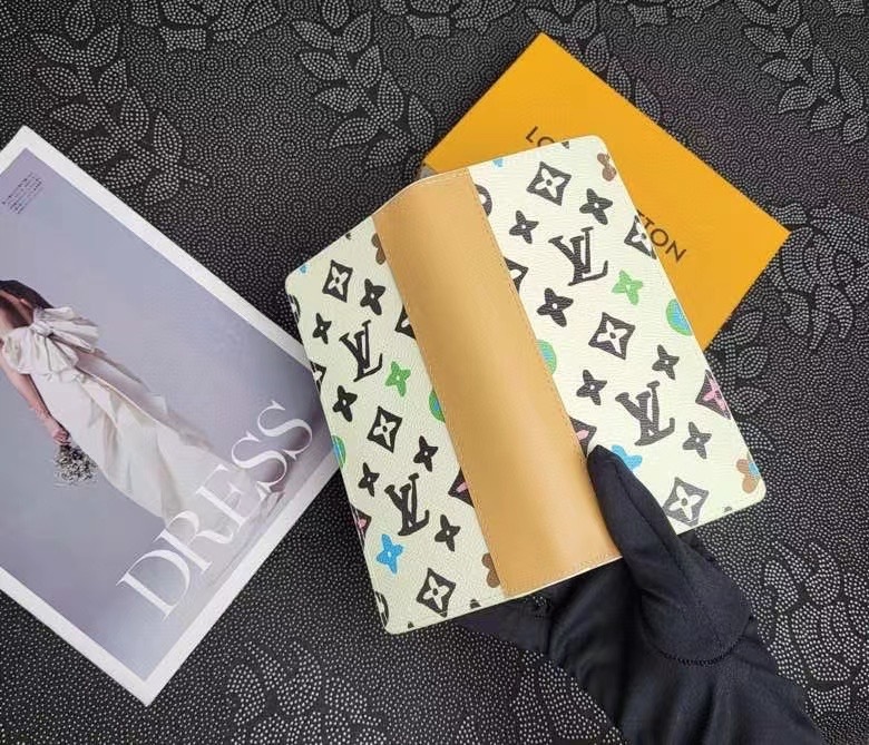 LOUIS VUITTON（ルイヴィトン）Brazza 財布 M83335