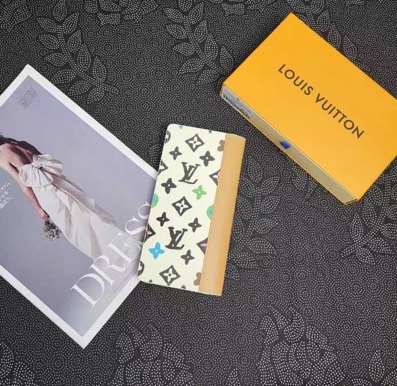 LOUIS VUITTON（ルイヴィトン）Brazza 財布 M83335