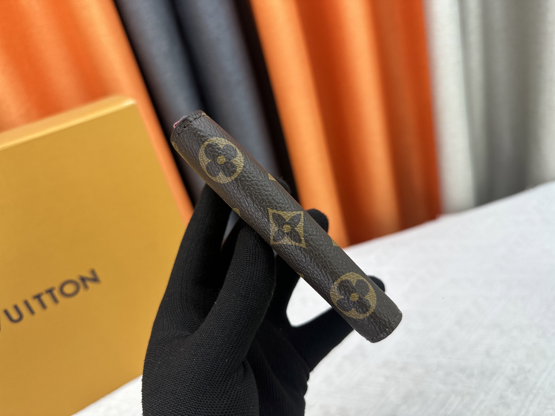 LOUIS VUITTON（ルイヴィトン）Noa 財布 M14529