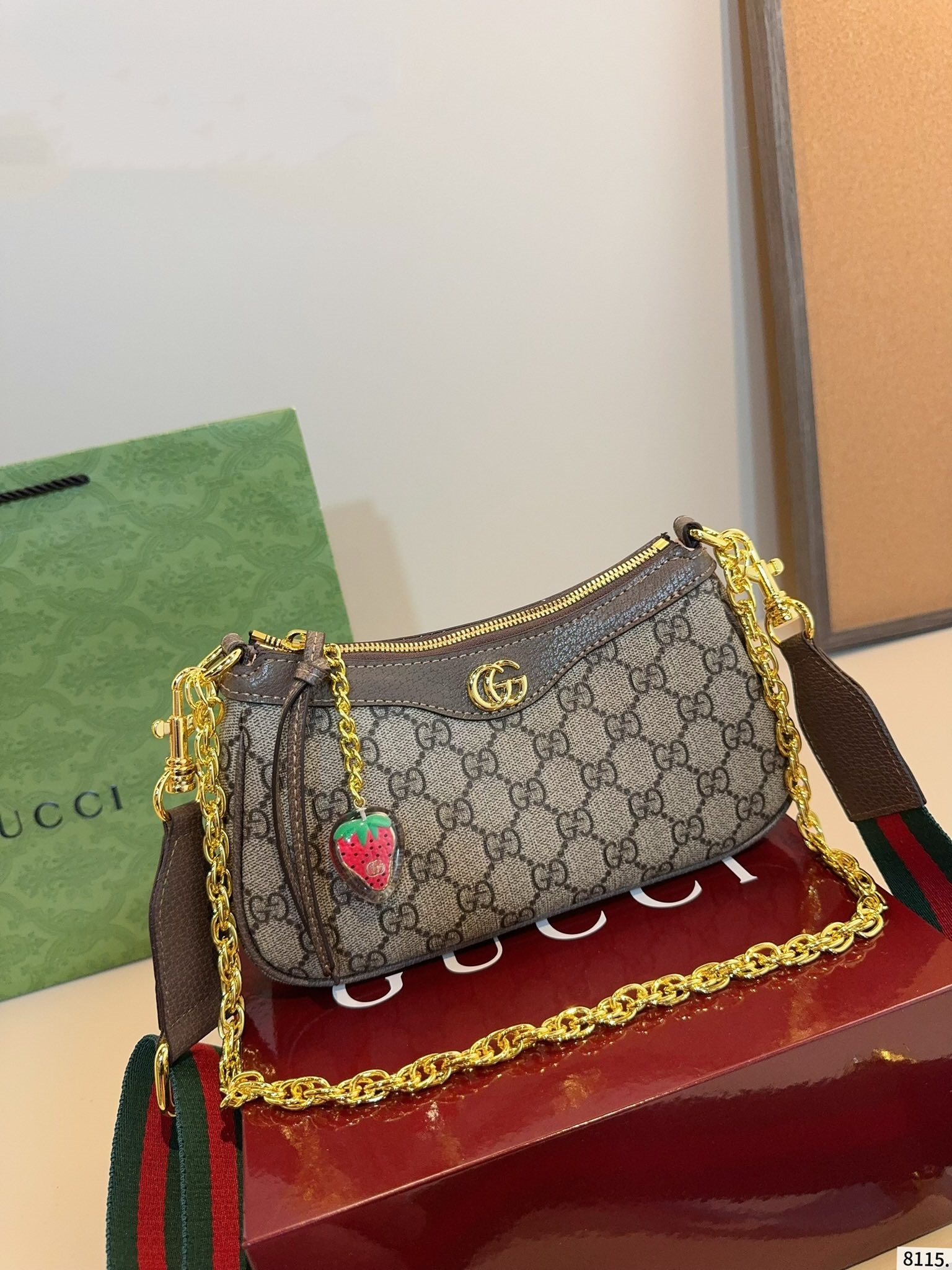 【GUCCI旗艦店】グッチ イチゴ クロスボディバッグ★人気商品★