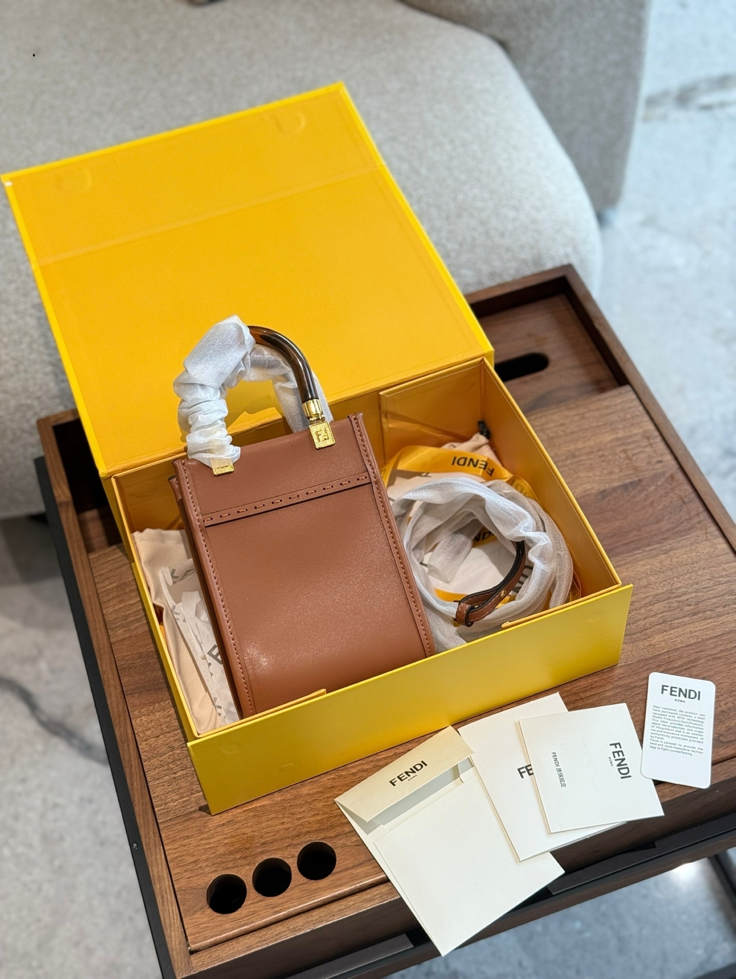 【FENDI公式旗艦店】フェンディ MINI TOTE クロスボディバッグ