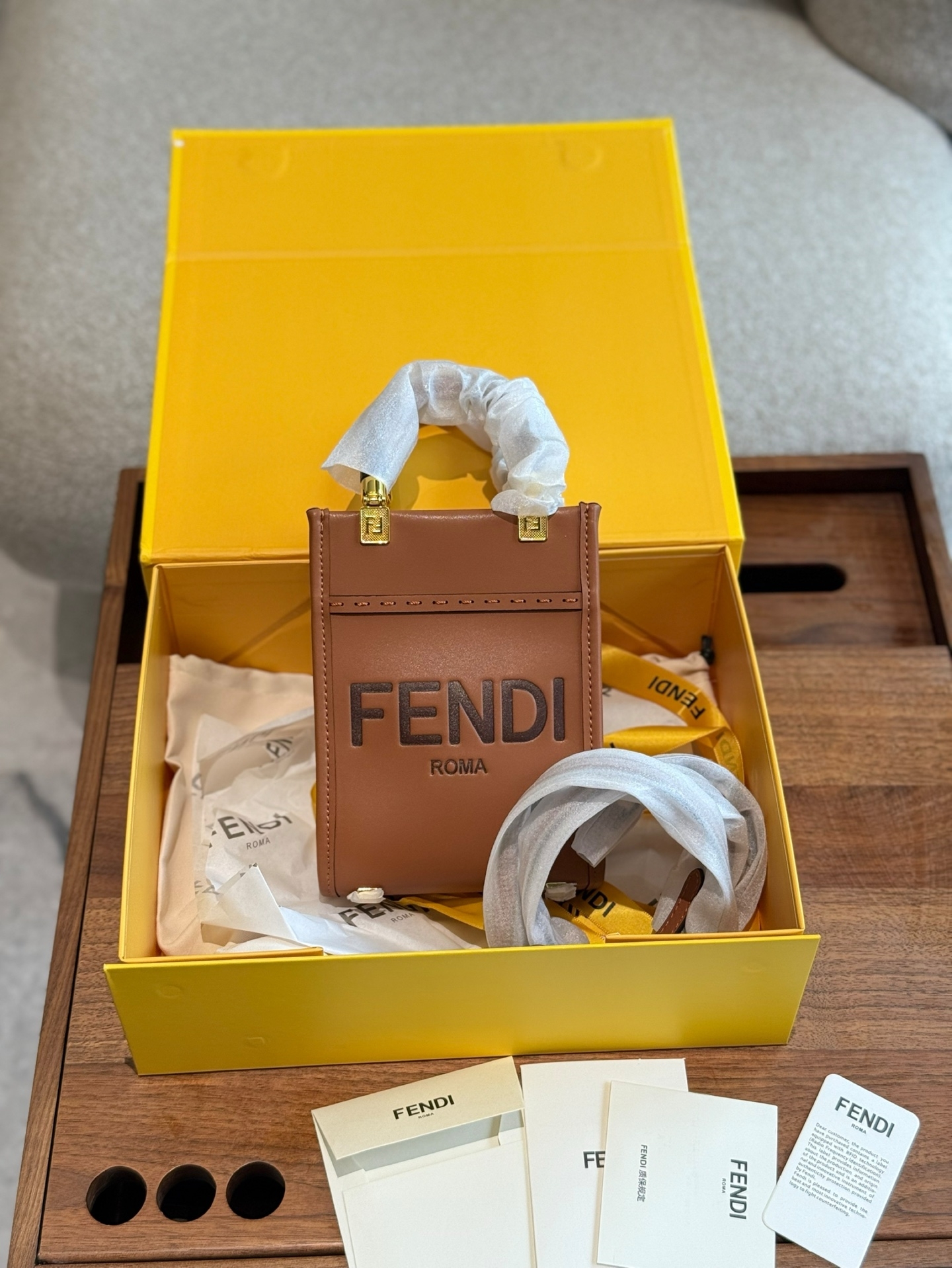 【FENDI公式旗艦店】フェンディ MINI TOTE クロスボディバッグ