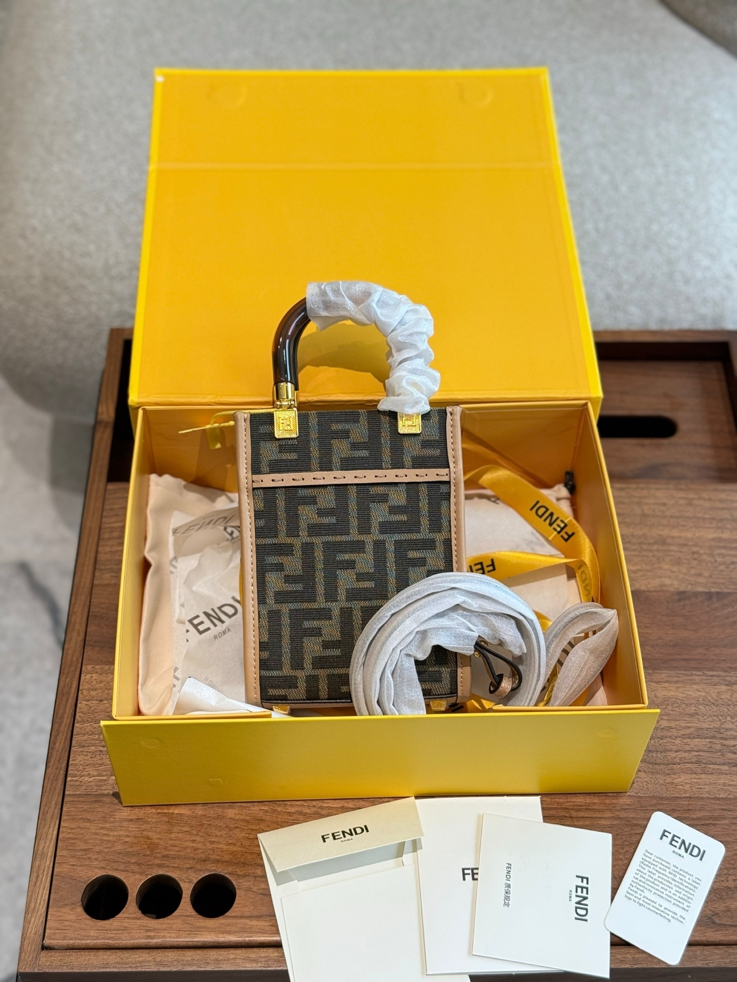 【FENDI公式旗艦店】フェンディ mini Sunshine クロスボディバッグ