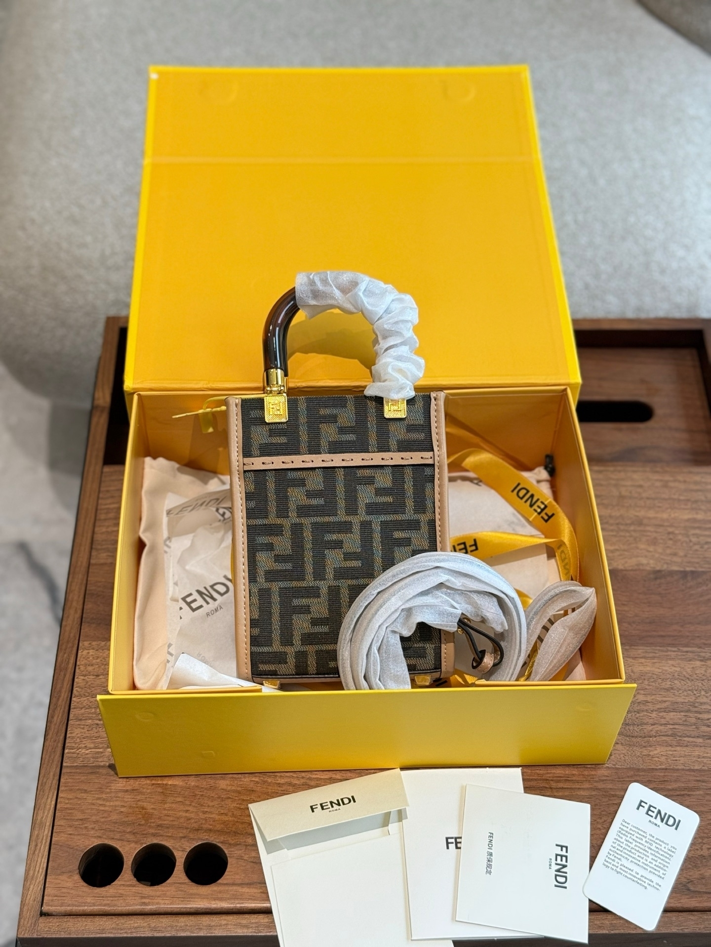 【FENDI公式旗艦店】フェンディ mini Sunshine クロスボディバッグ