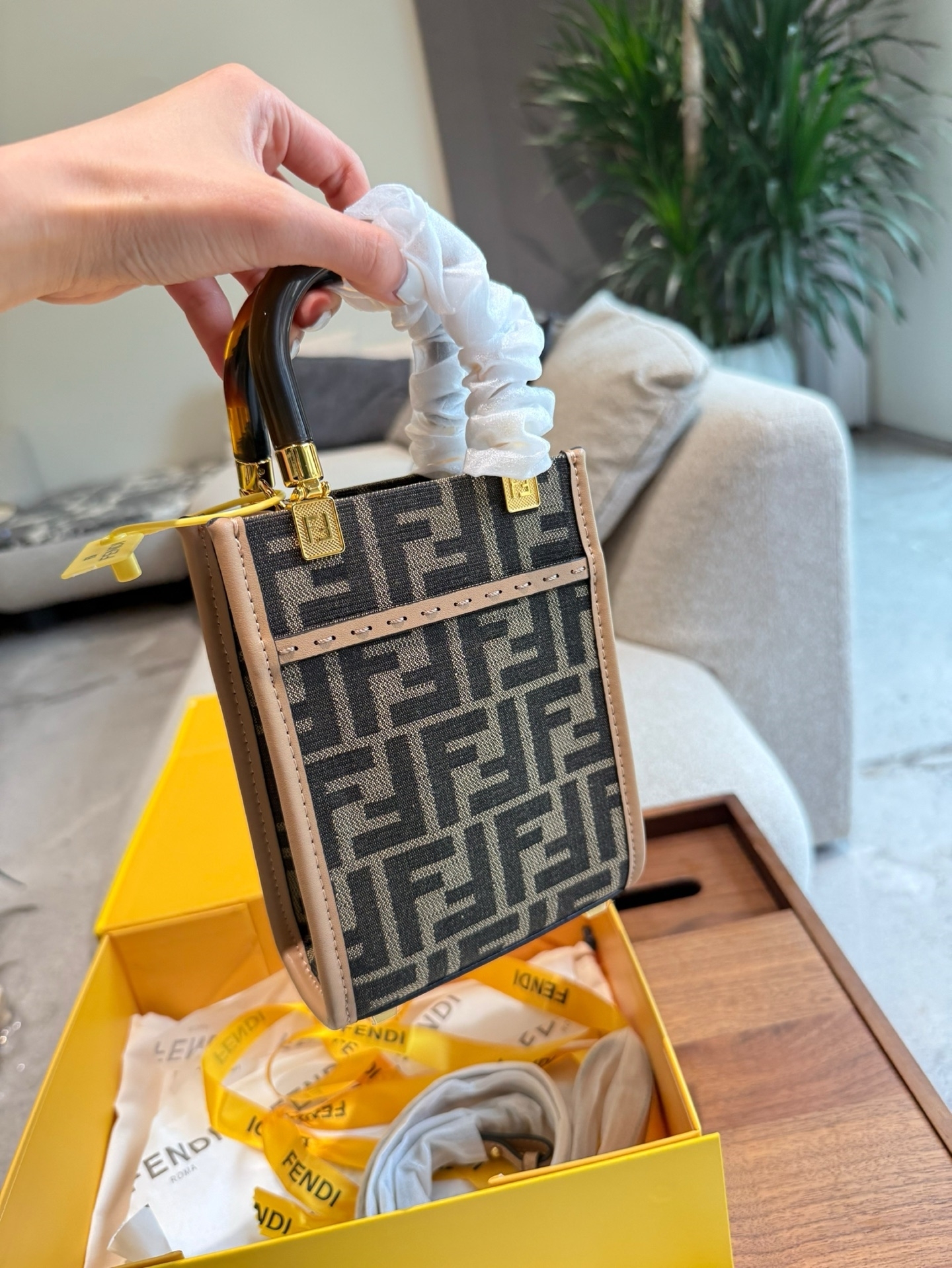 【FENDI公式旗艦店】フェンディ mini Sunshine クロスボディバッグ