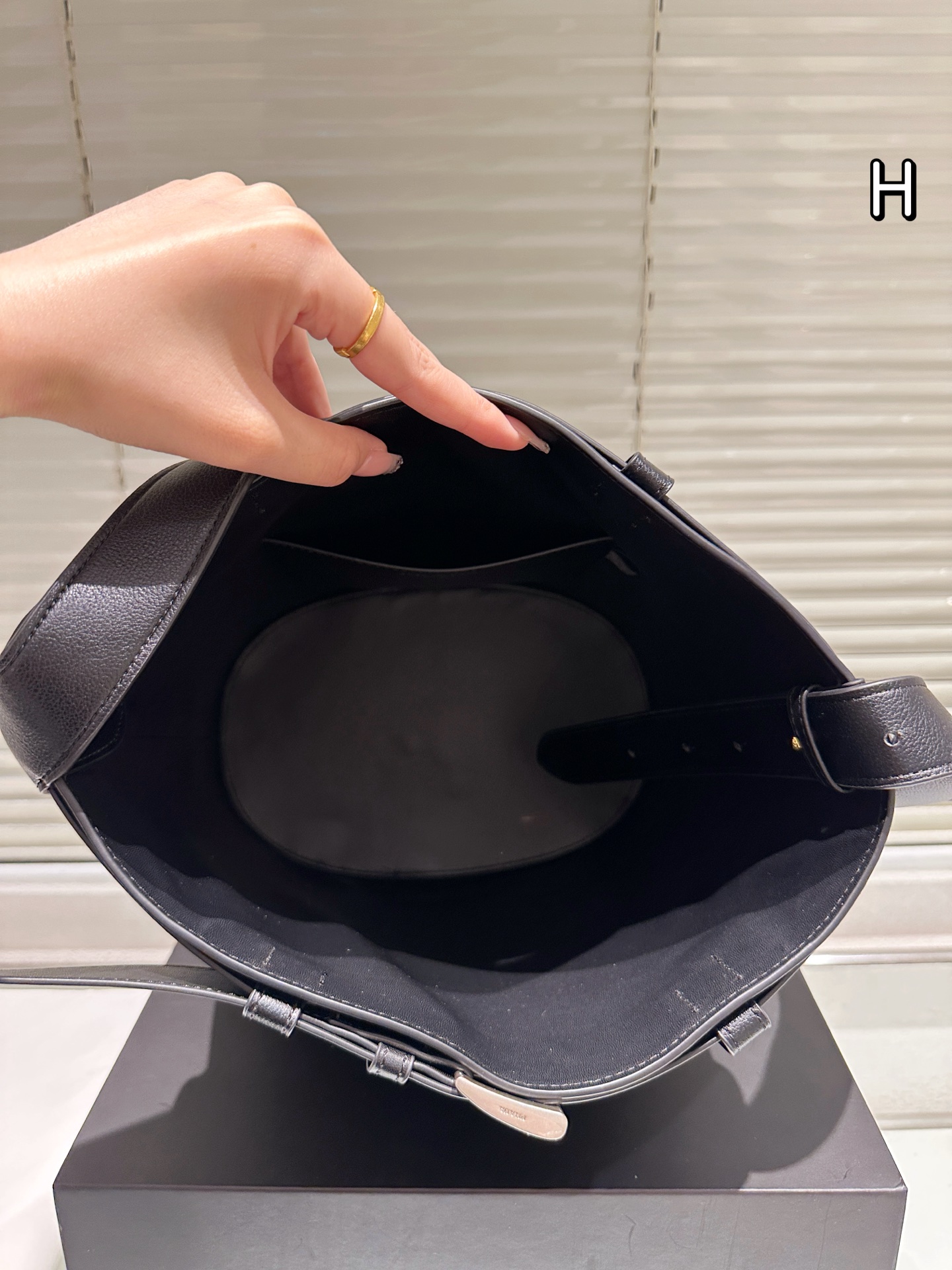 【PRADA公式旗艦店】プラダ TOTE バケットバッグ