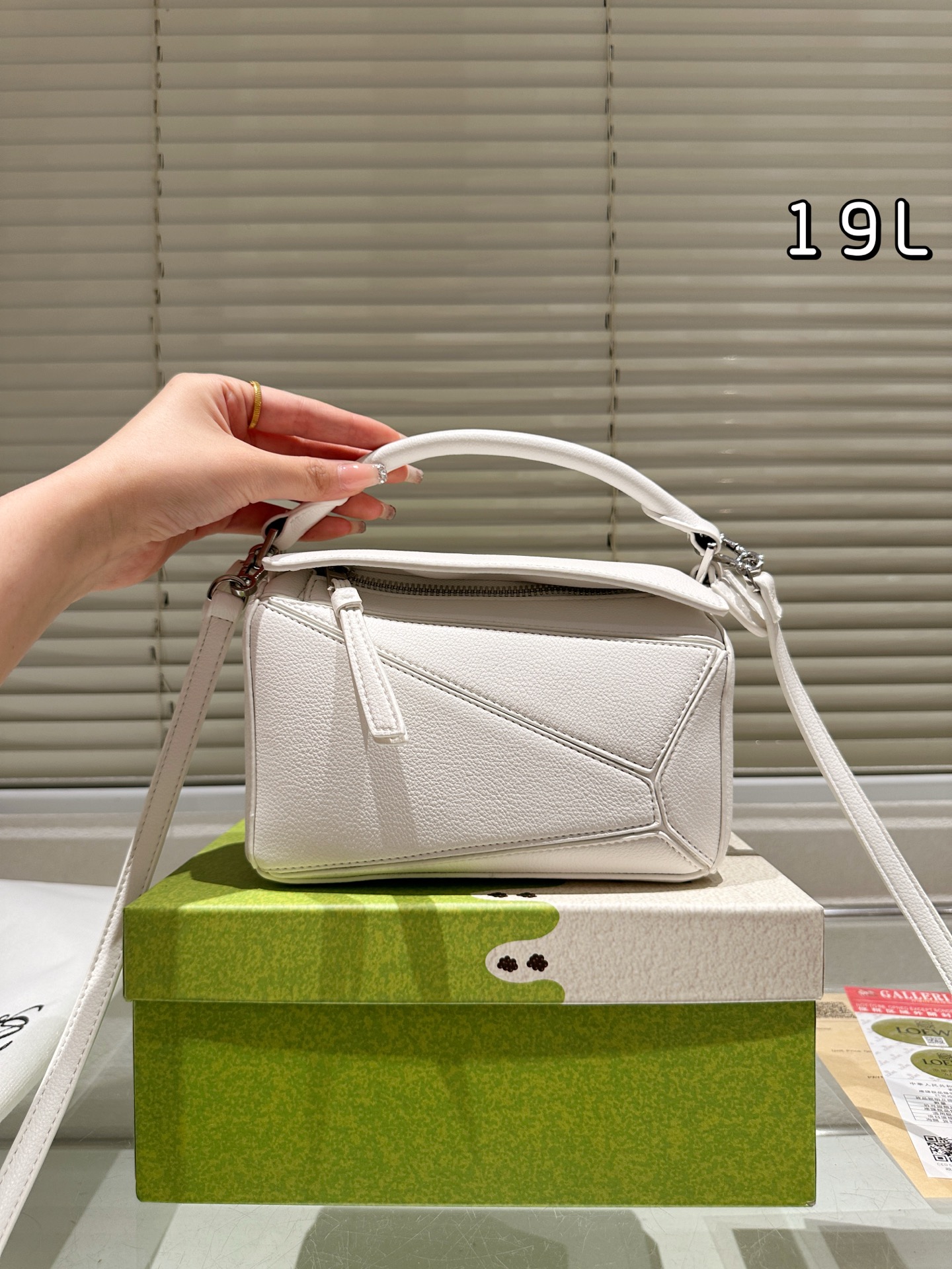 【LOEWE公式旗艦店】ロエベ クラシックショルダーバッグ