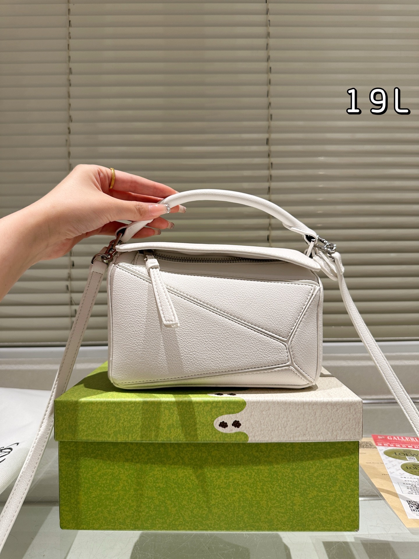 【LOEWE公式旗艦店】ロエベ クラシックショルダーバッグ