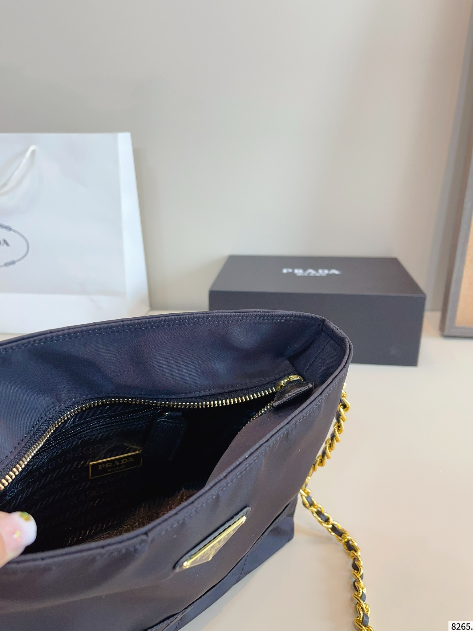 【PRADA公式旗艦店】プラダ ナイロンのトートバッグ★人気商品★