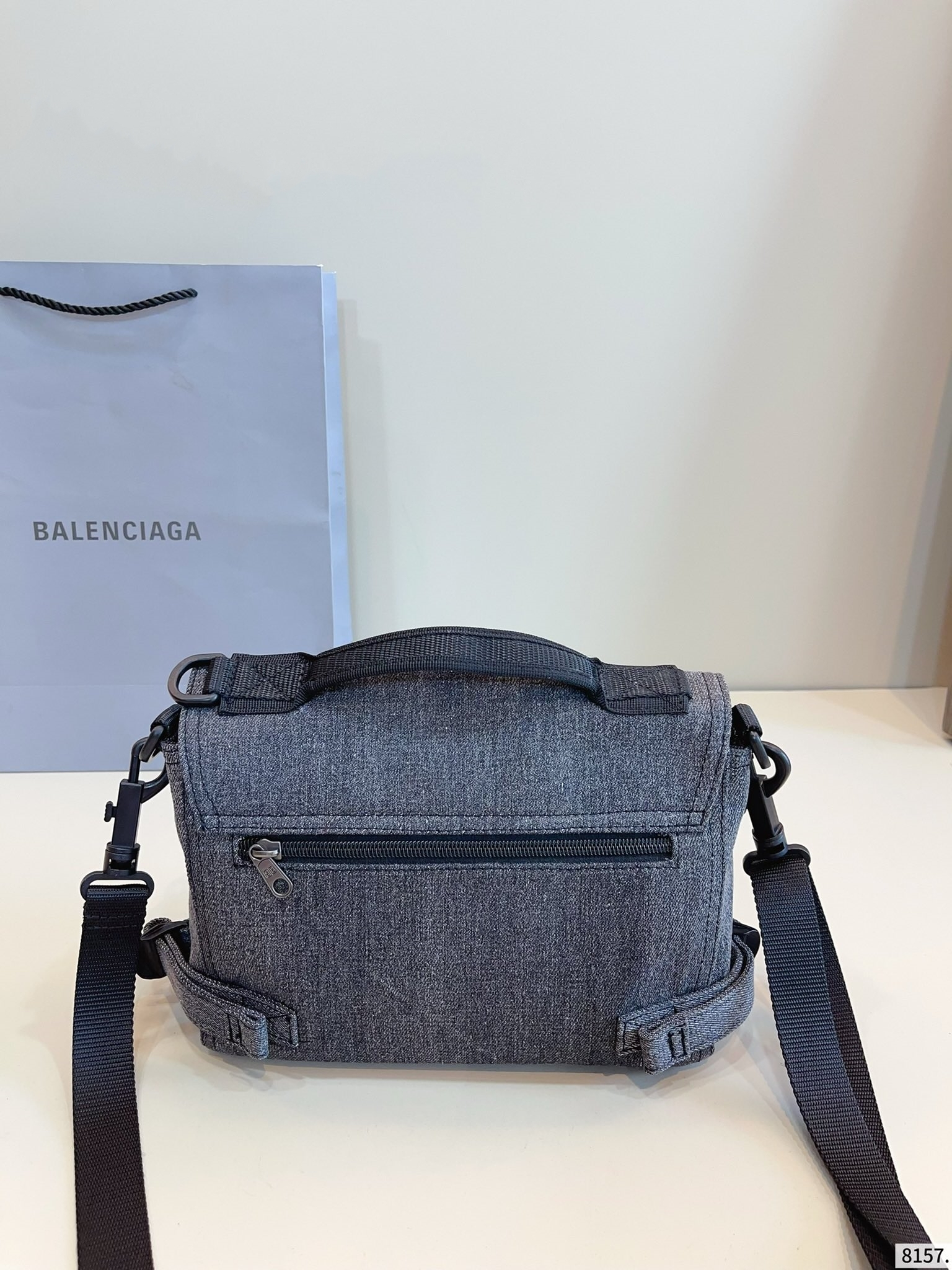 【BALENCIAGA公式旗艦店】シャネル デニムバッグ★大人気商品★