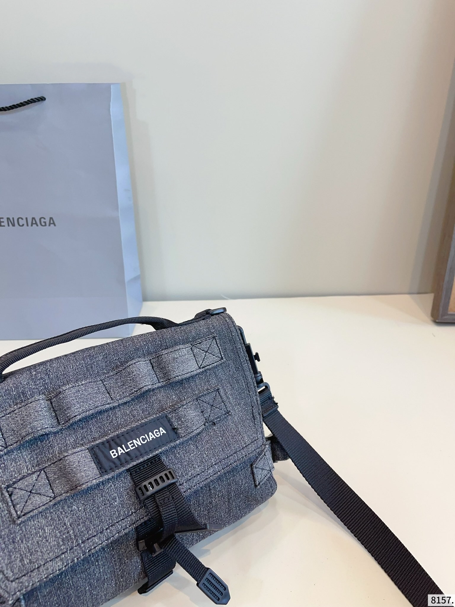 【BALENCIAGA公式旗艦店】シャネル デニムバッグ★大人気商品★
