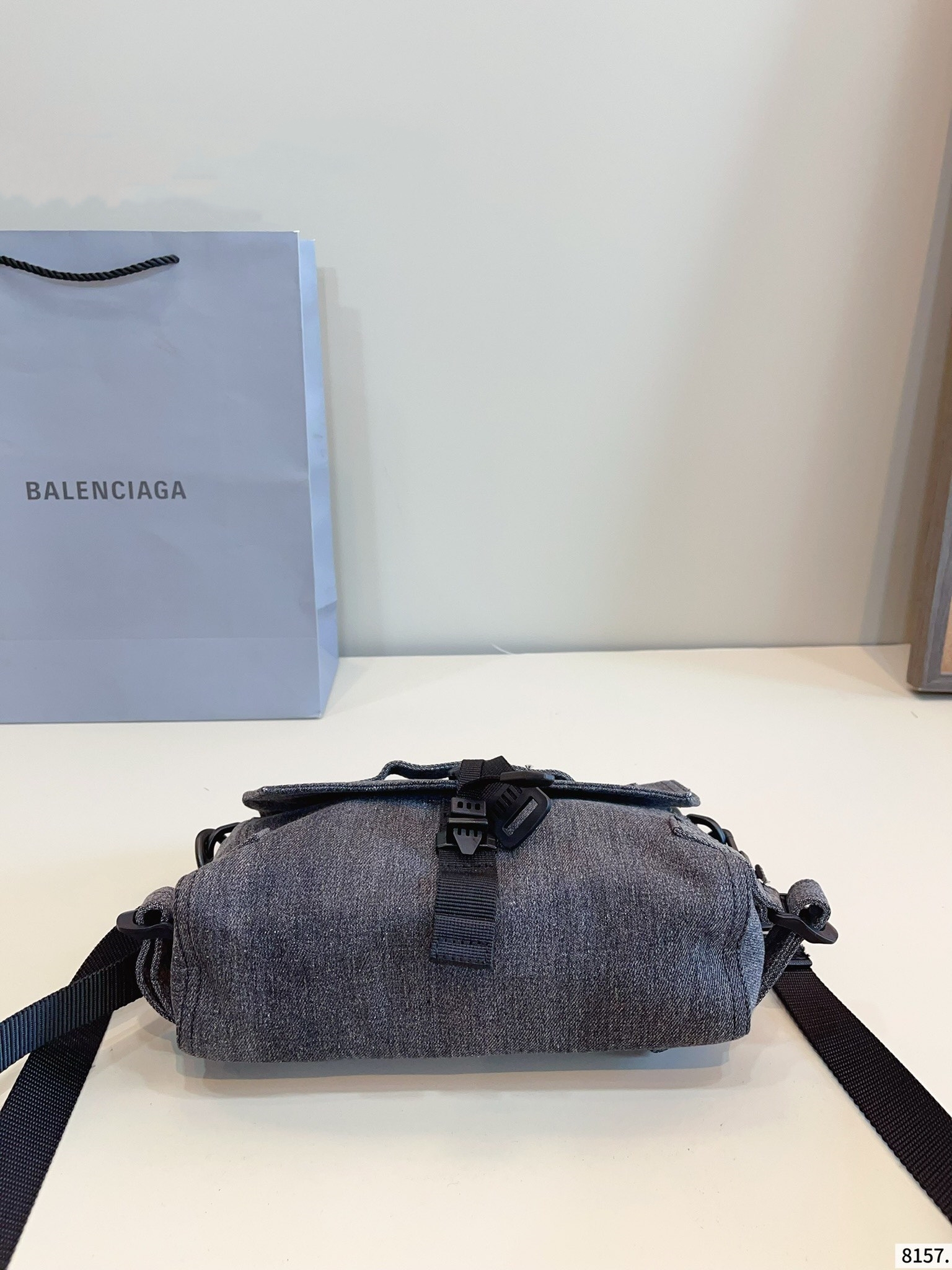 【BALENCIAGA公式旗艦店】シャネル デニムバッグ★大人気商品★