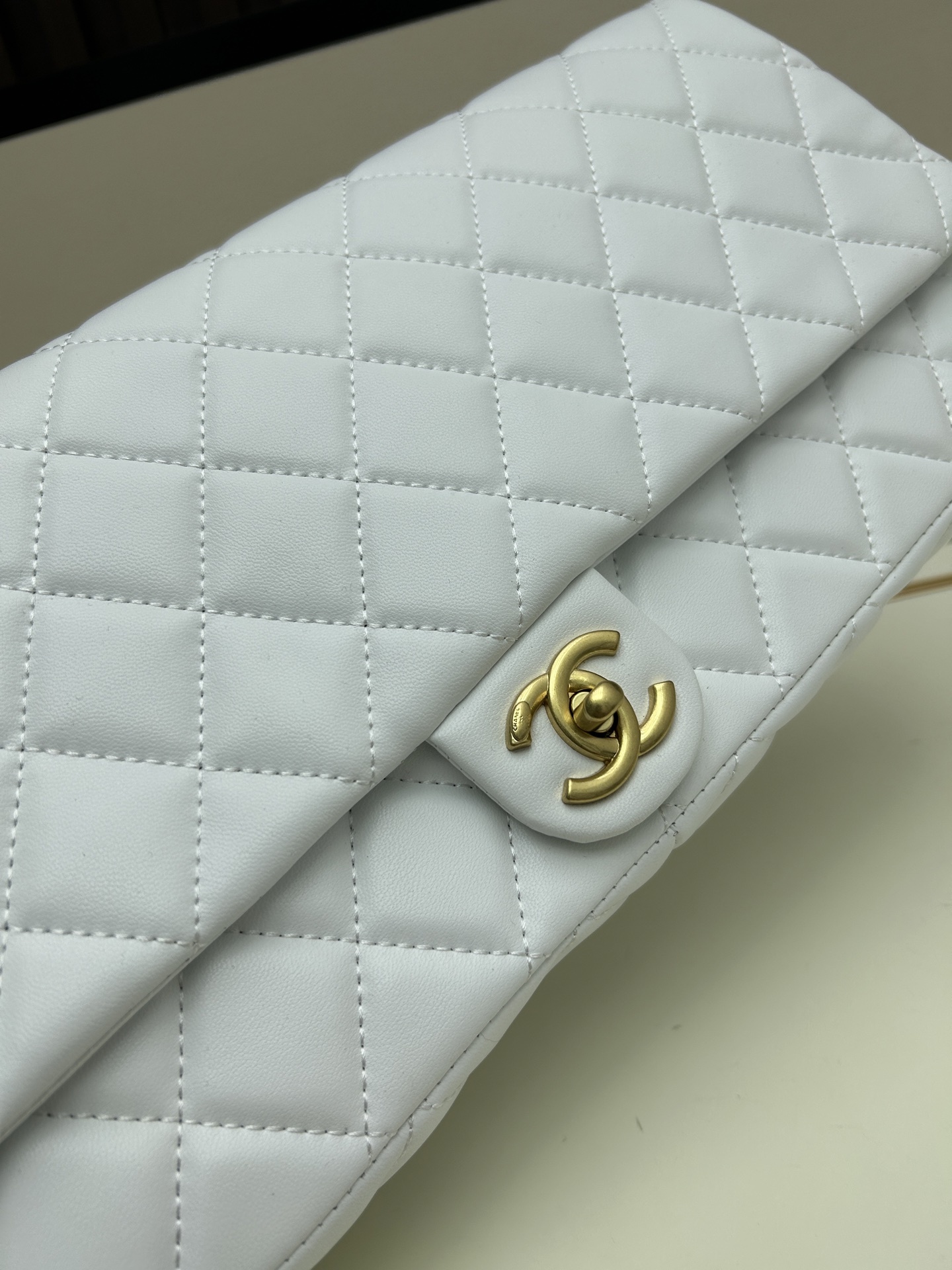 【CHANEL公式旗艦店】シャネル 24a maxi ショルダーバッグ