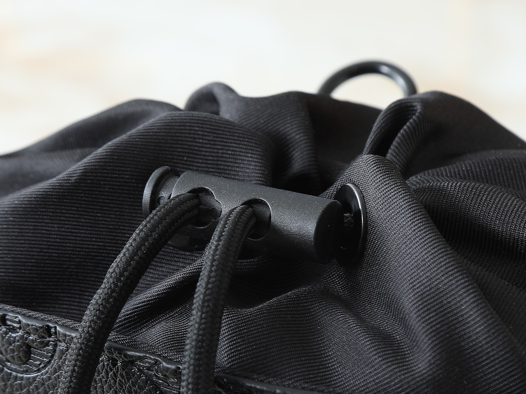 LOUIS VUITTON ルイヴィトン M82248 Noé ショルダーバッグ