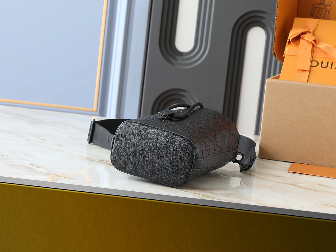 LOUIS VUITTON ルイヴィトン M82248 Noé ショルダーバッグ