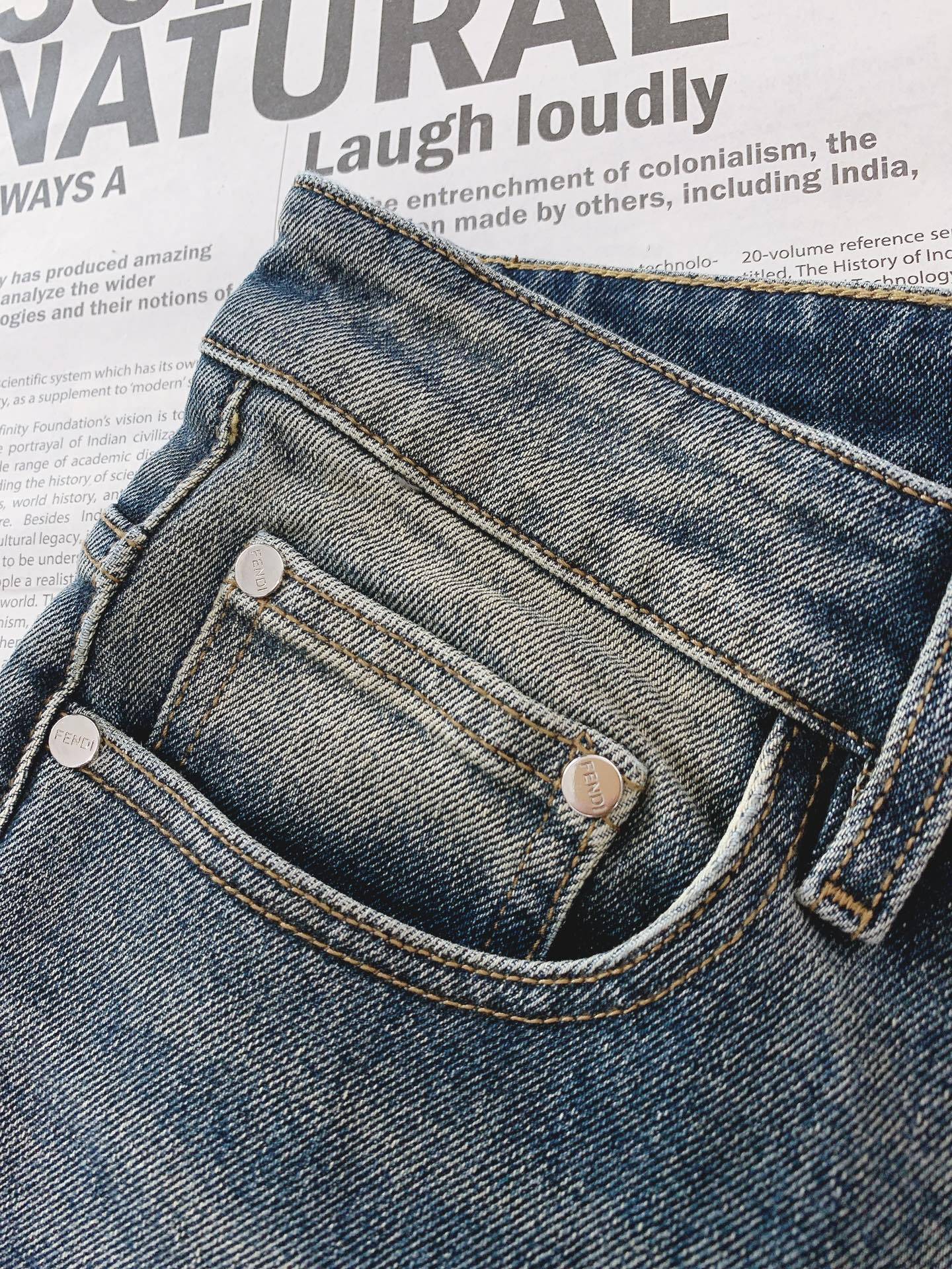 【FENDI公式旗艦店】フェンディ ジーパン、ご好評に付き再入荷！