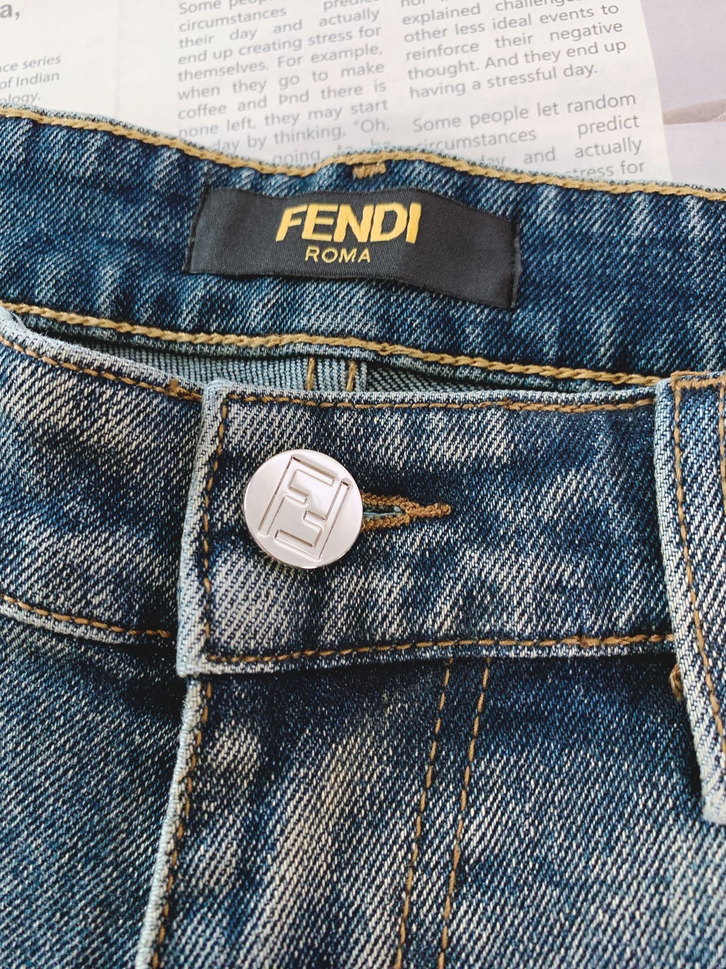 【FENDI公式旗艦店】フェンディ ジーパン、ご好評に付き再入荷！
