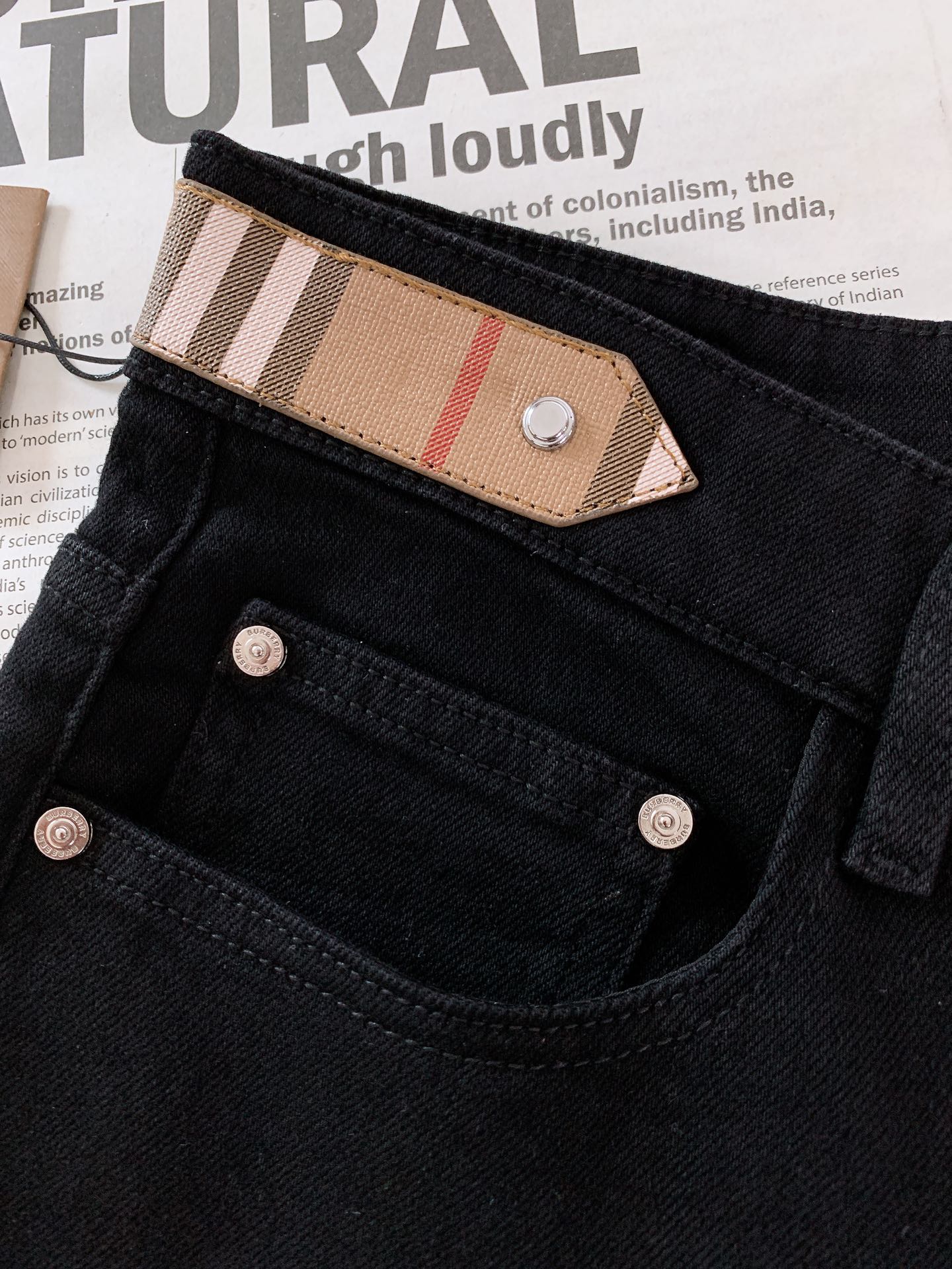 【BURBERRY公式旗艦店】バーバリー ジーパン、ご好評に付き再入荷！