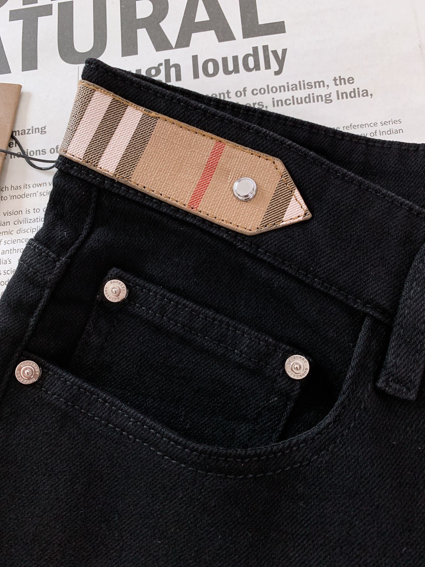 【BURBERRY公式旗艦店】バーバリー ジーパン、ご好評に付き再入荷！