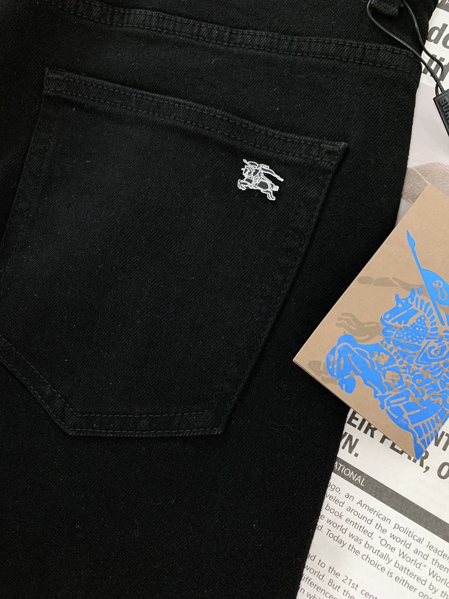 【BURBERRY公式旗艦店】バーバリー ジーパン、ご好評に付き再入荷！