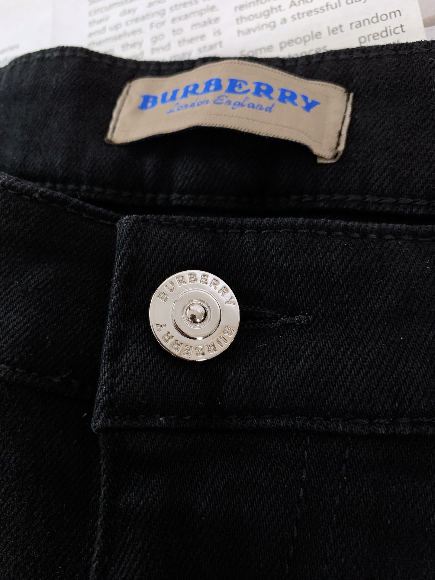 【BURBERRY公式旗艦店】バーバリー ジーパン、ご好評に付き再入荷！