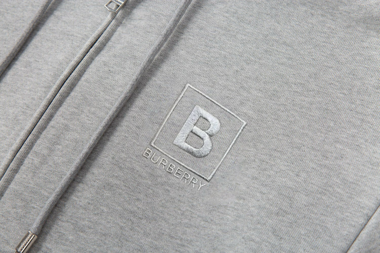 【BURBERRY旗艦店】バーバリー パーカー ご好評に付き再入荷！