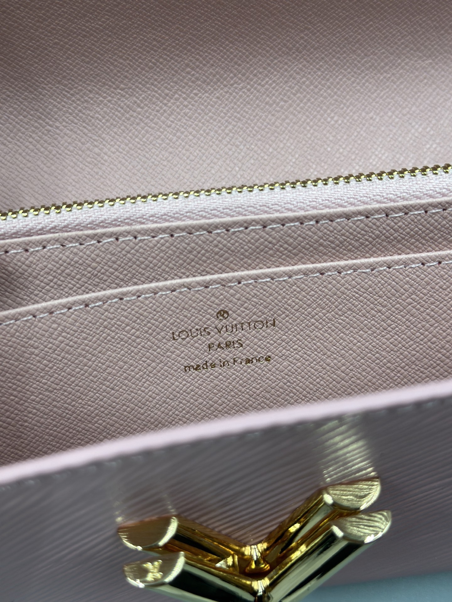 LOUIS VUITTON ルイヴィトン LV Twist 財布 ゴールド金具 M61179