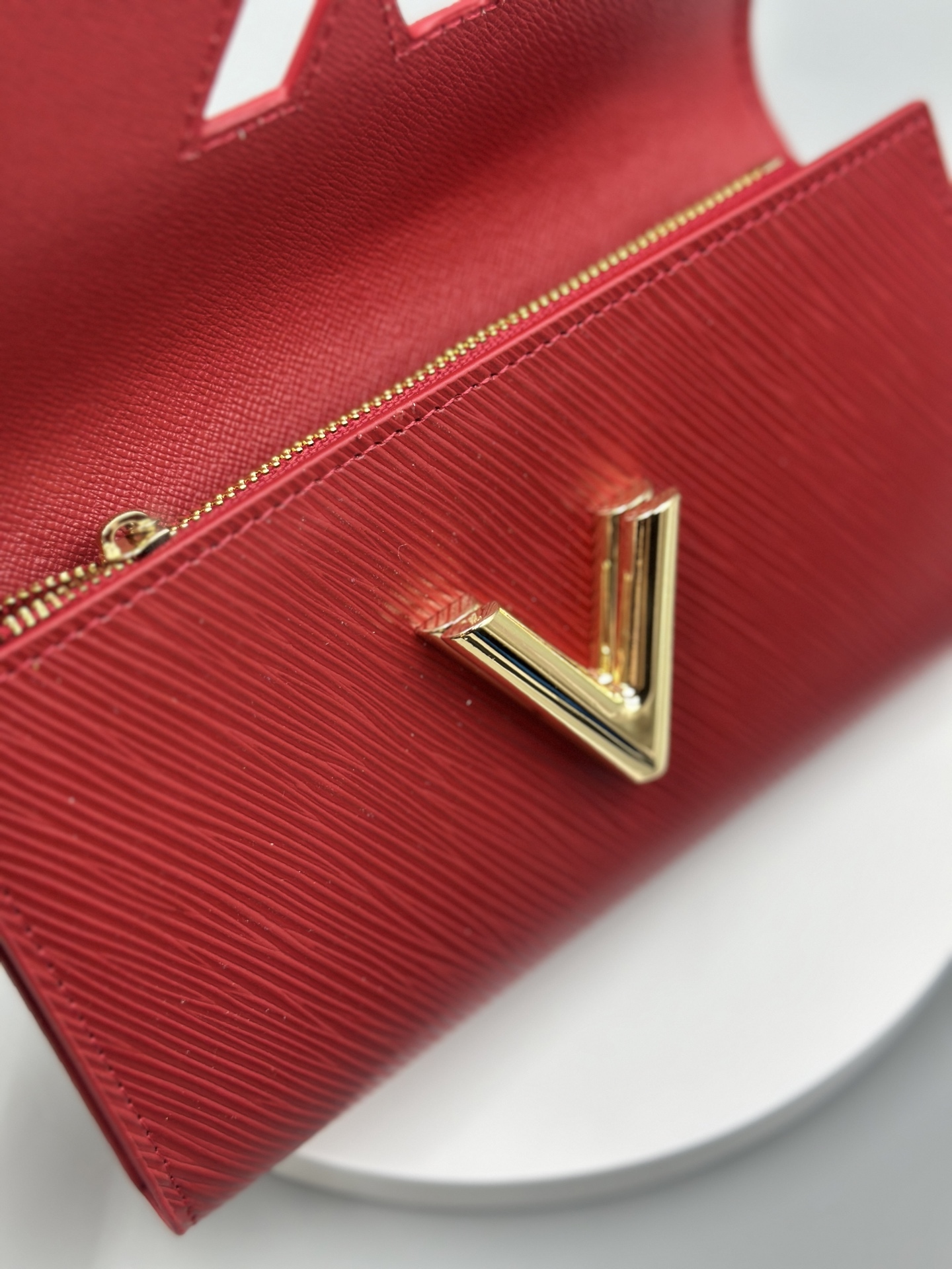 LOUIS VUITTON ルイヴィトン LV Twist 財布 ゴールド金具 M61179