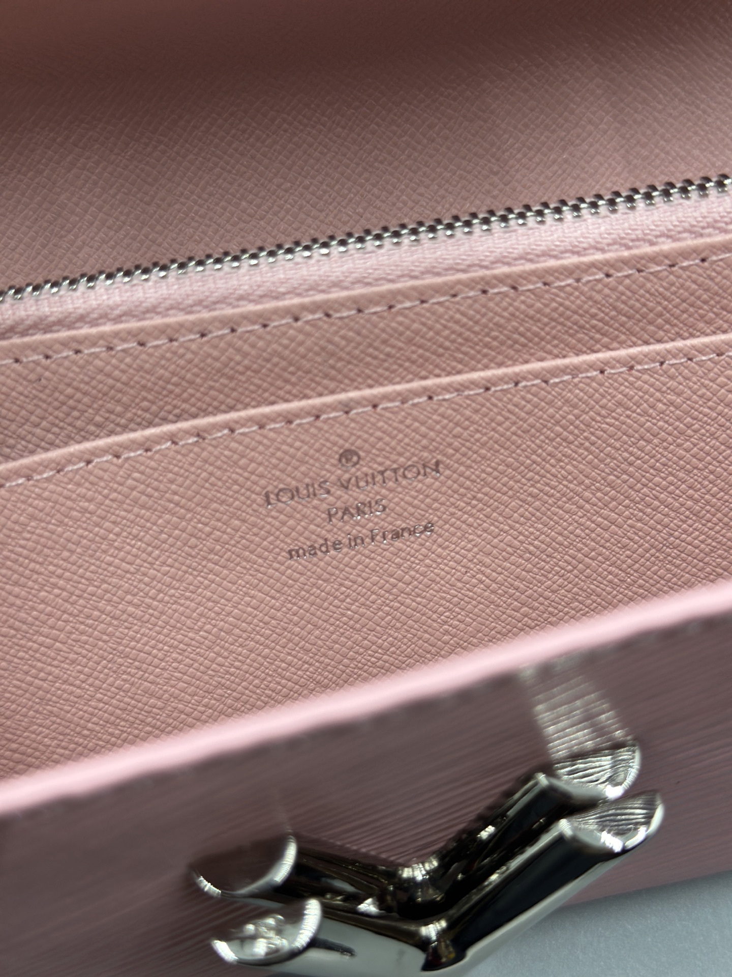 LOUIS VUITTON ルイヴィトン LV Twist 財布 シルバー金具 M61179